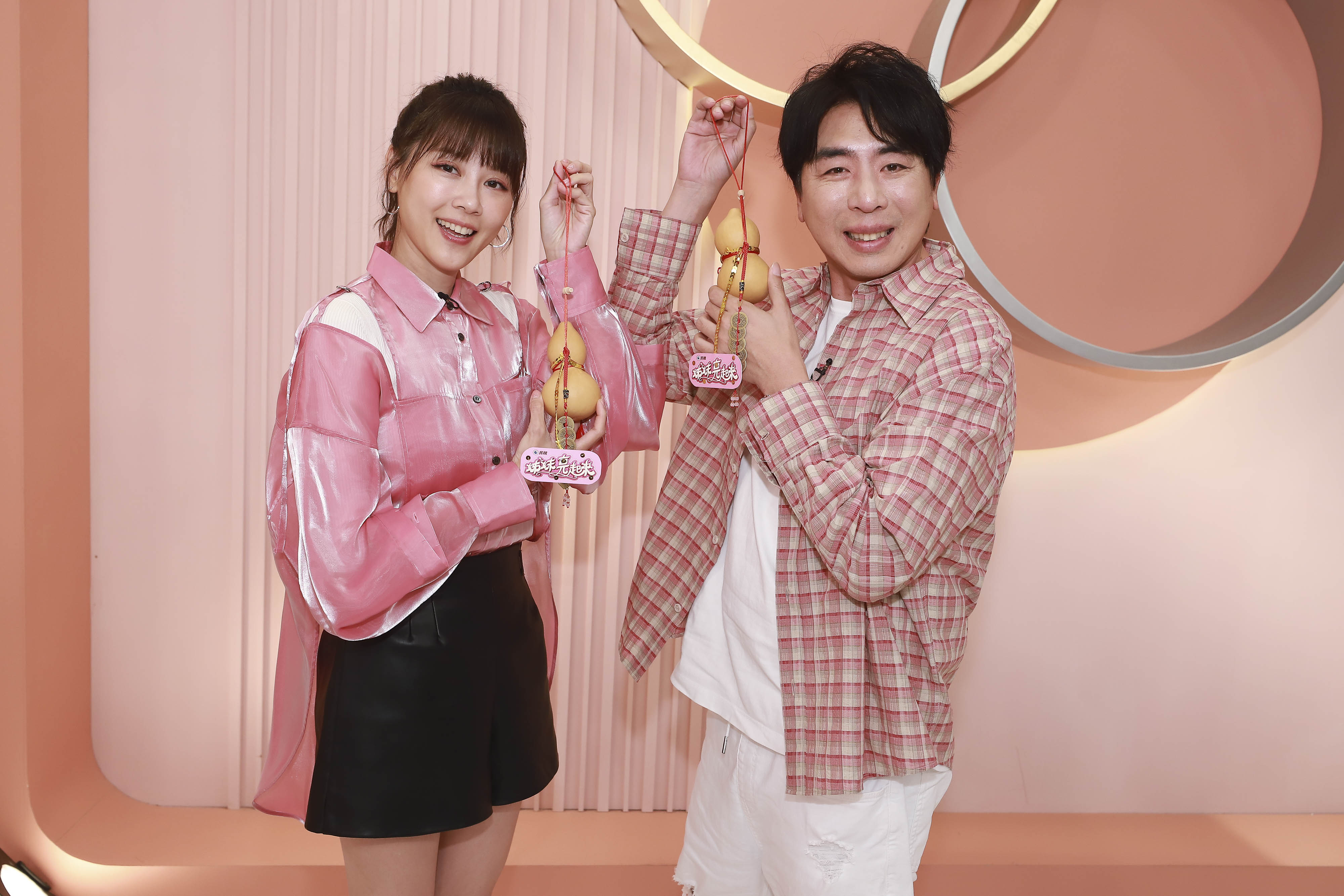 嚴立婷、梁赫群年後開工進棚錄影。（民視提供）