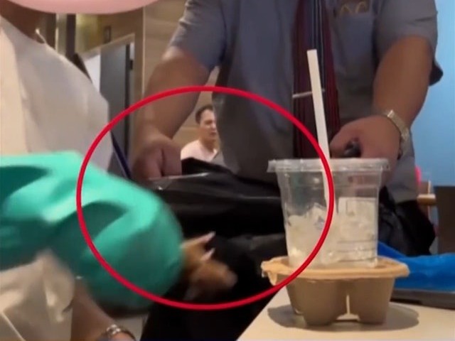 廣州女吃麥當勞，從她褲內取出老鼠。（翻自《香港01》）