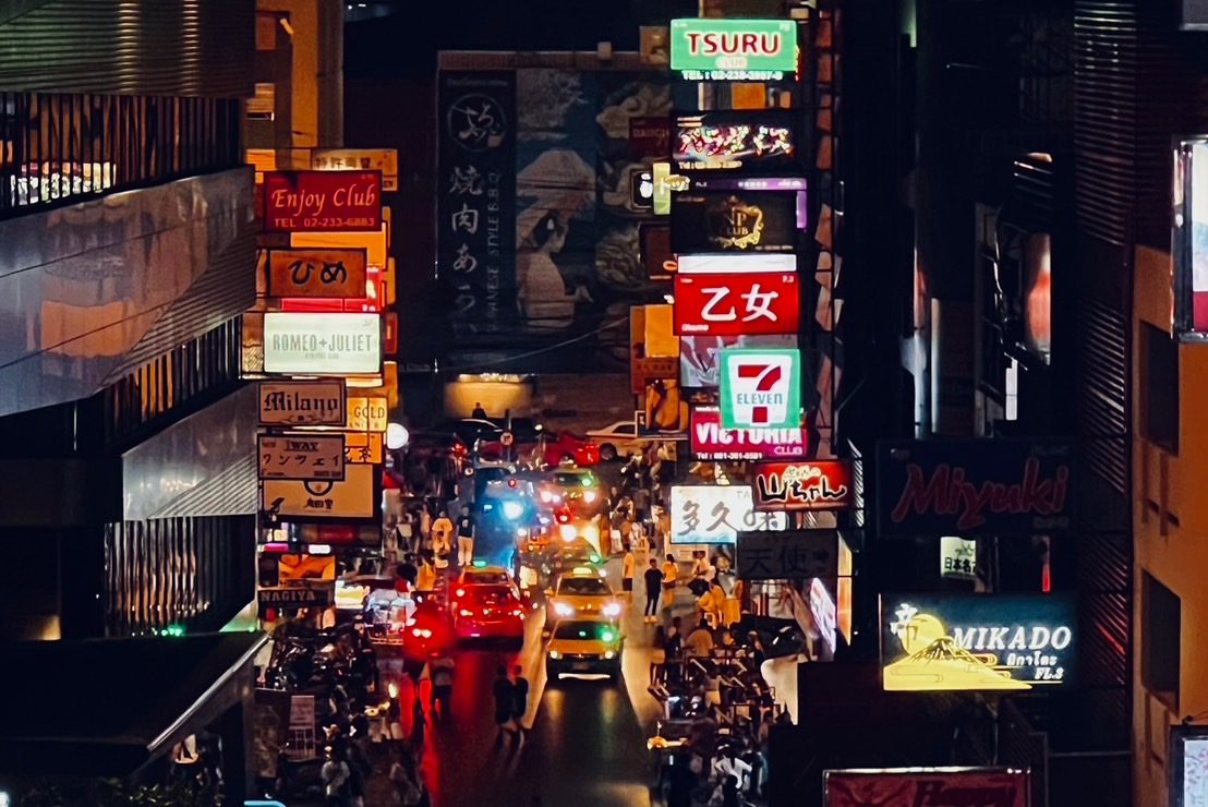 女網友無意間在手機定位APP發現，男友謊稱跟朋友到南部慶生，竟是獨自飛到泰國。