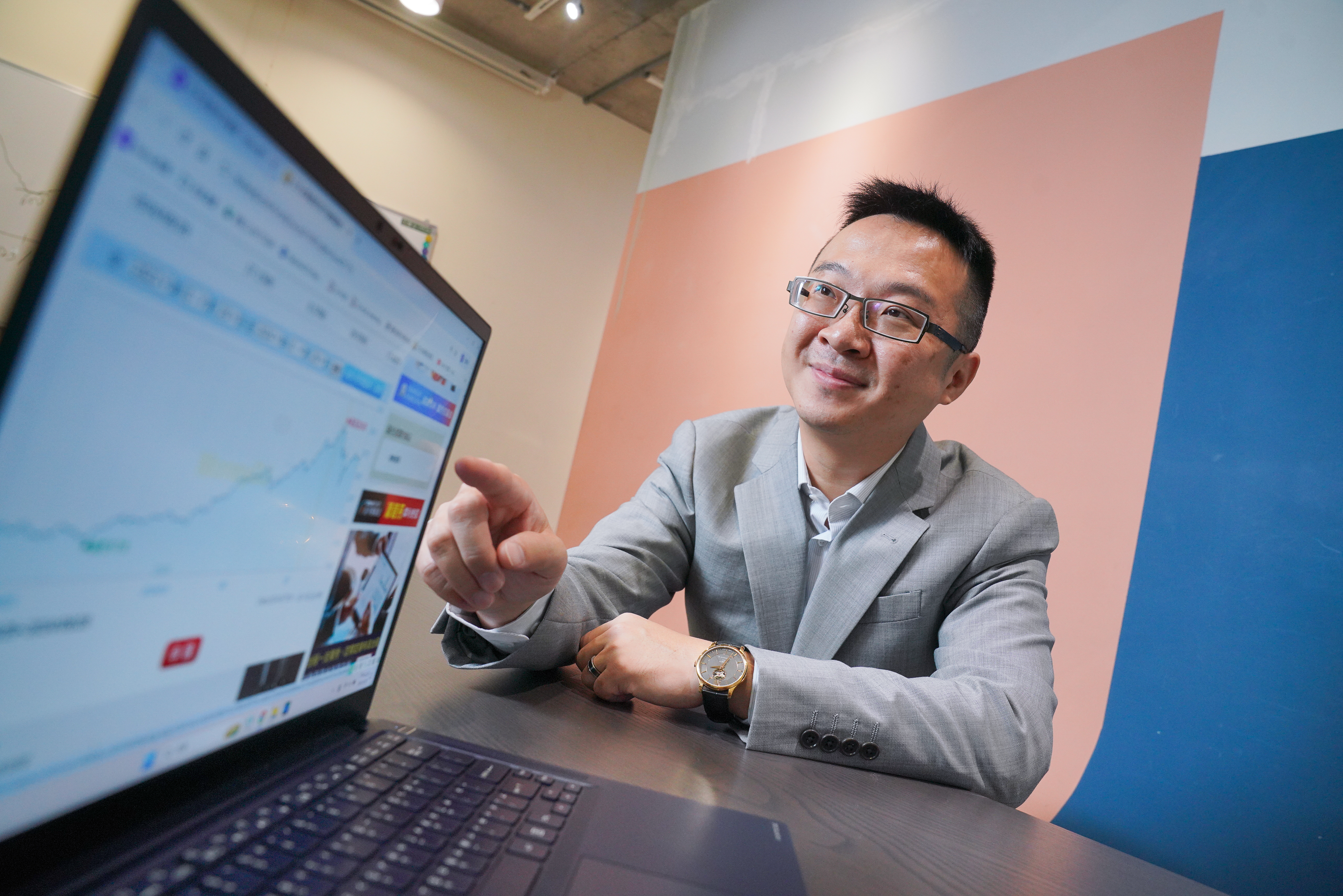 暨南大學管理學院副院長柯冠成定期定額買0050連結基金，3年賺5成。