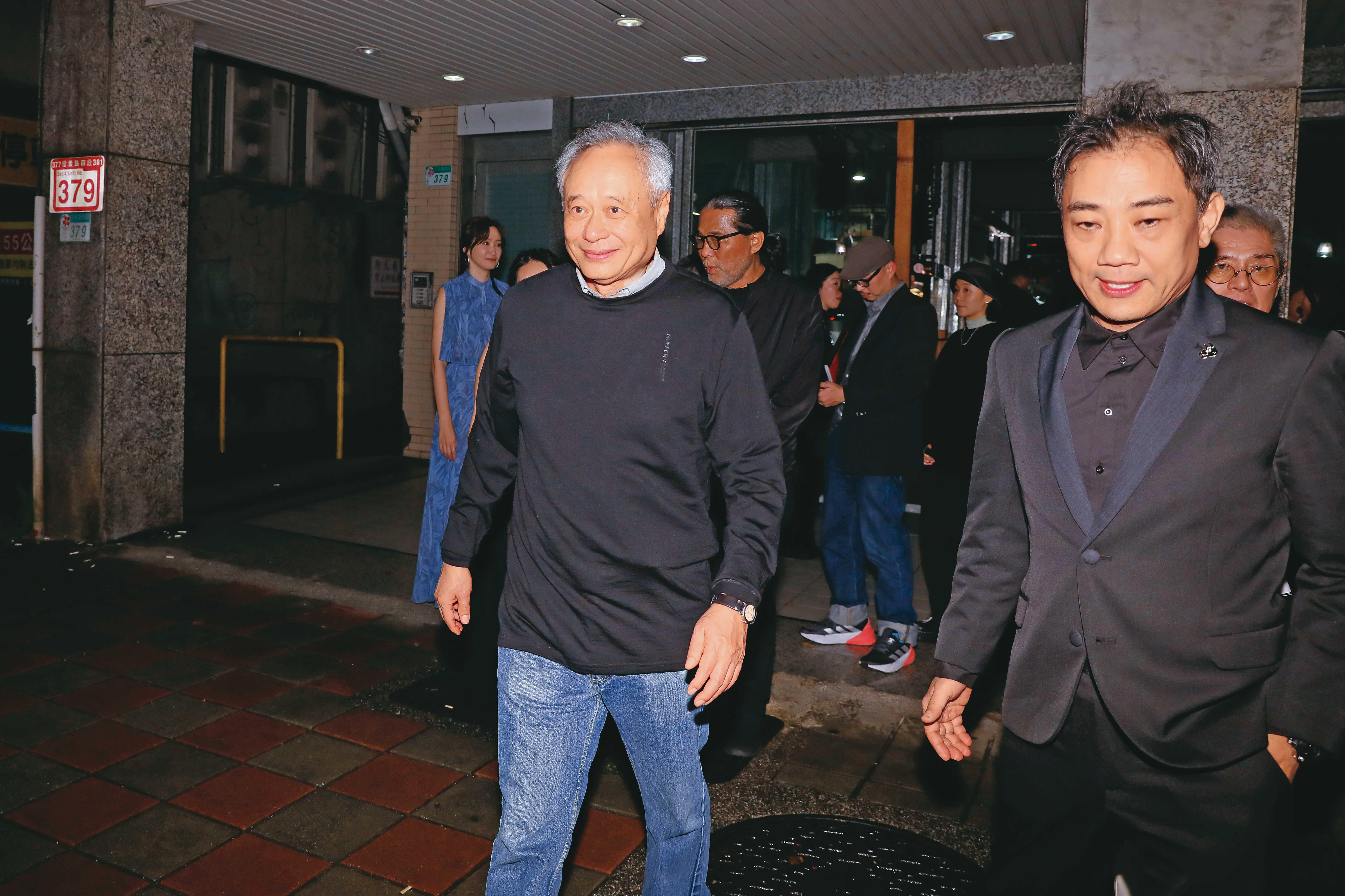 蕭雅全（右）曾被視為台灣下一代國際大導接班梯隊，權勢性騷重擊他的上升氣勢。左為李安。
