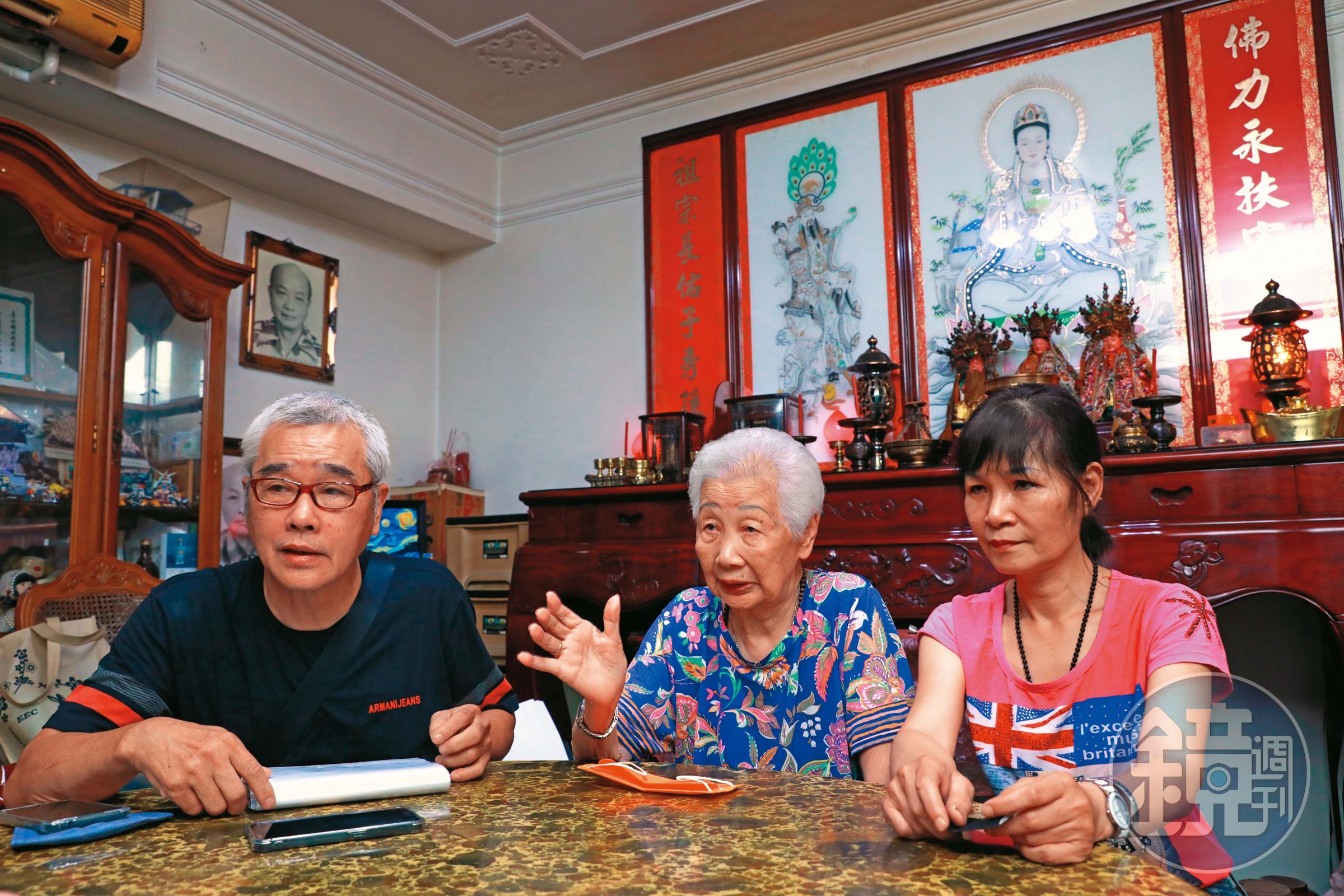 羅母(中)強調,爭議房產當初只是借名登記給二兒子。