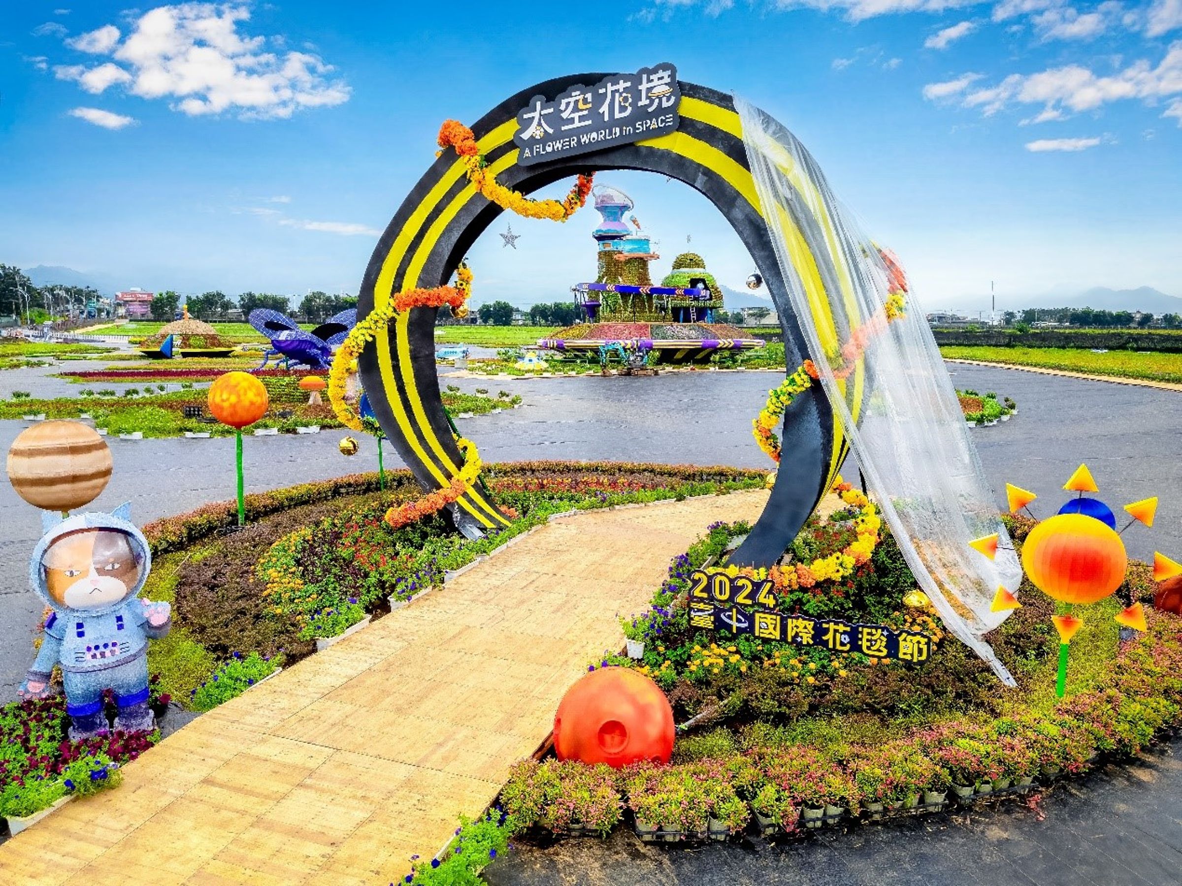 花毯節為期23天,種植20萬株草花,以23款繽紛的花卉打造2公頃「太空花境」。