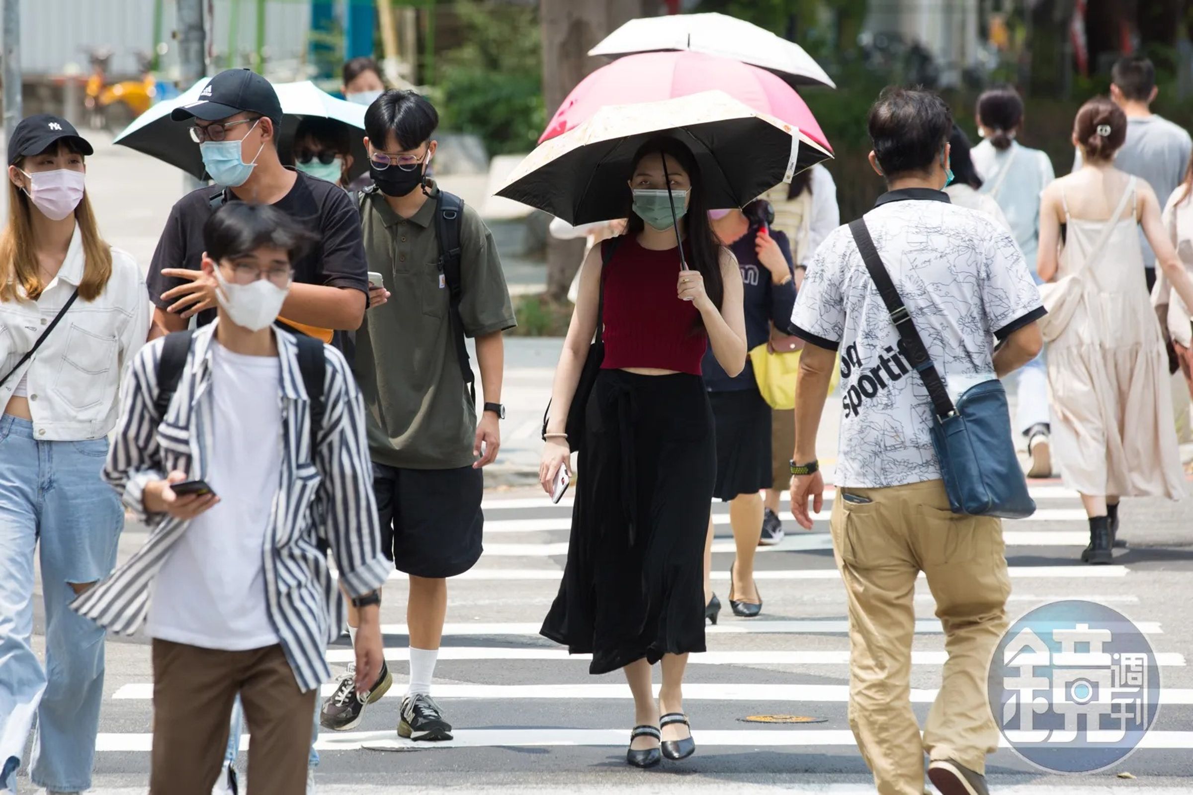 今日高溫有機會達37度以上，外出活動務必做好防曬措施並多補充水分。（本刊資料照）