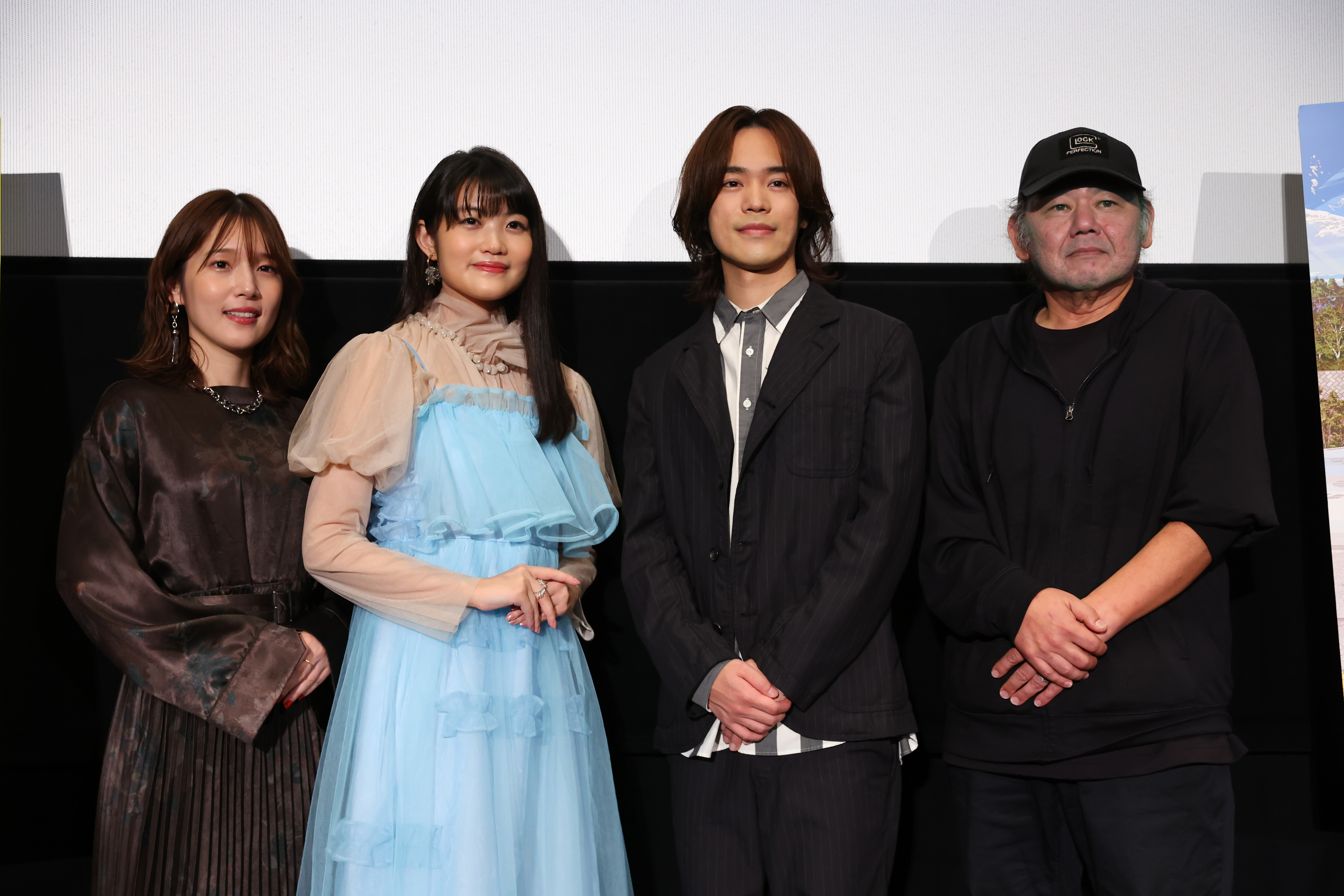 《歡迎來到駒田蒸餾所》導演吉原正行(右起)與聲優小野賢章、早見沙織、内田真禮上月出席東京國際影展的首映。(東京國際影展提供)