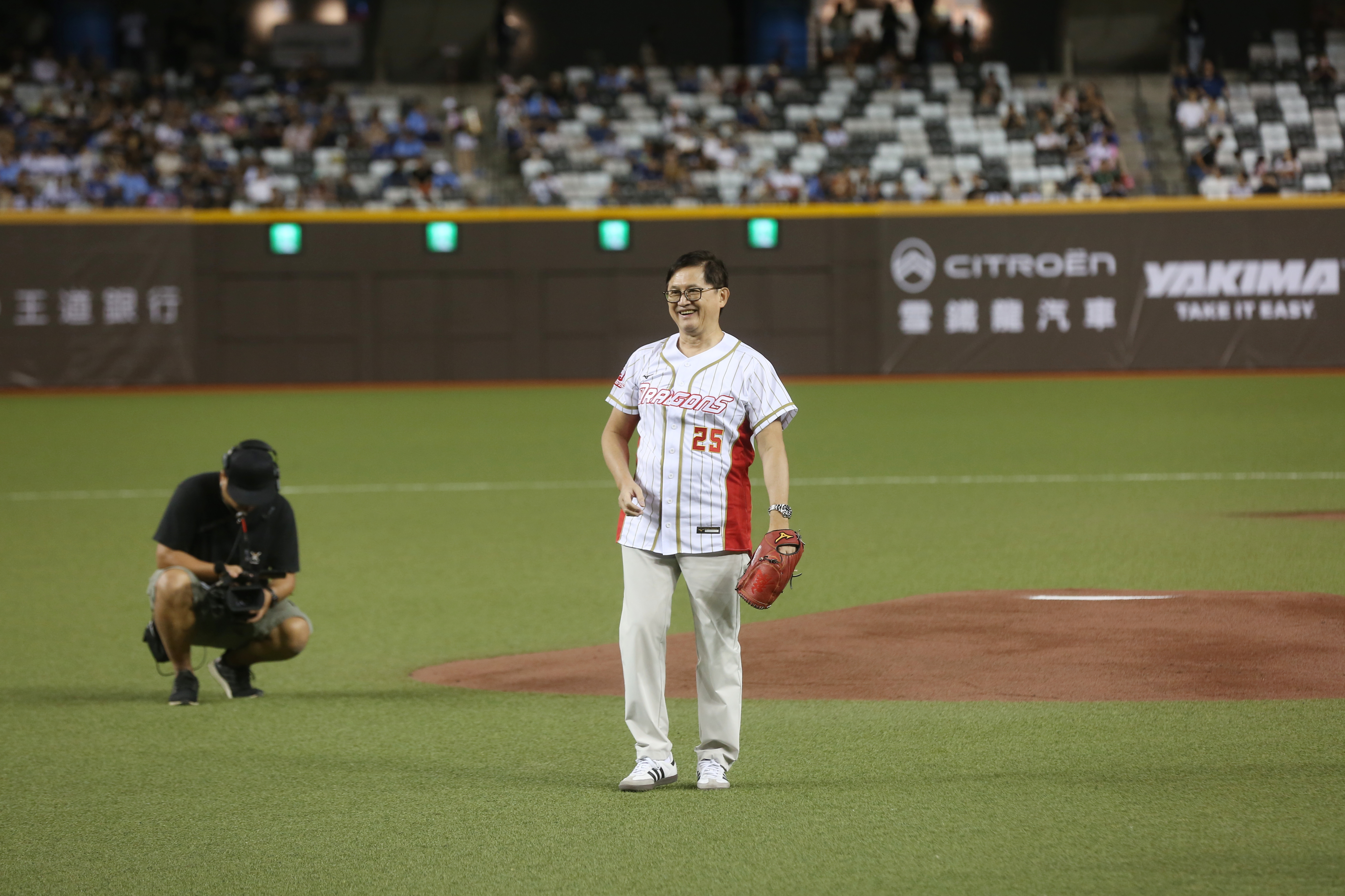 童子賢29日到台北大巨蛋擔任開球嘉賓，談到電價議題時表示，台灣電力需要追求穩定、經濟實惠及高品質。