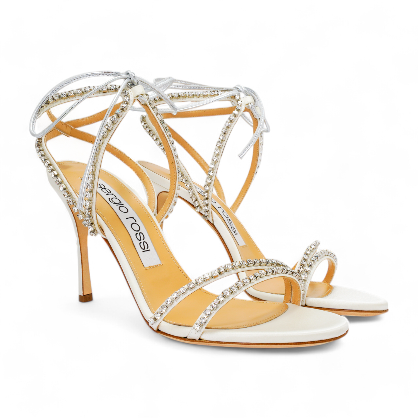 楊謹華推薦鞋款。Sergio Rossi Godiva Bridal水鑽踝帶高跟涼鞋NT$51,000(BREEZE COUTURE提供)