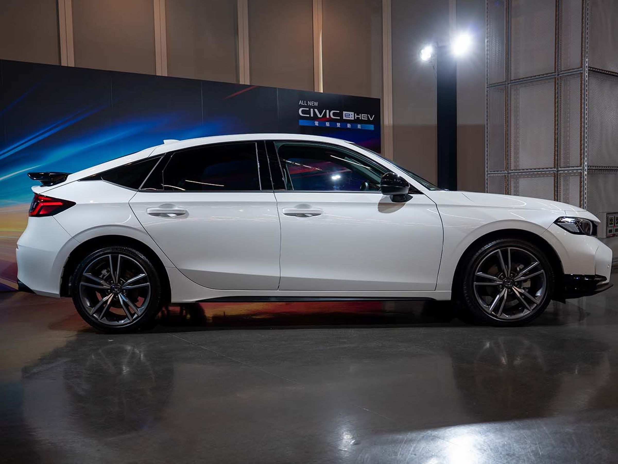 Civic e:HEV建議售價大降12萬，並推出SPORTS LINE套件車。