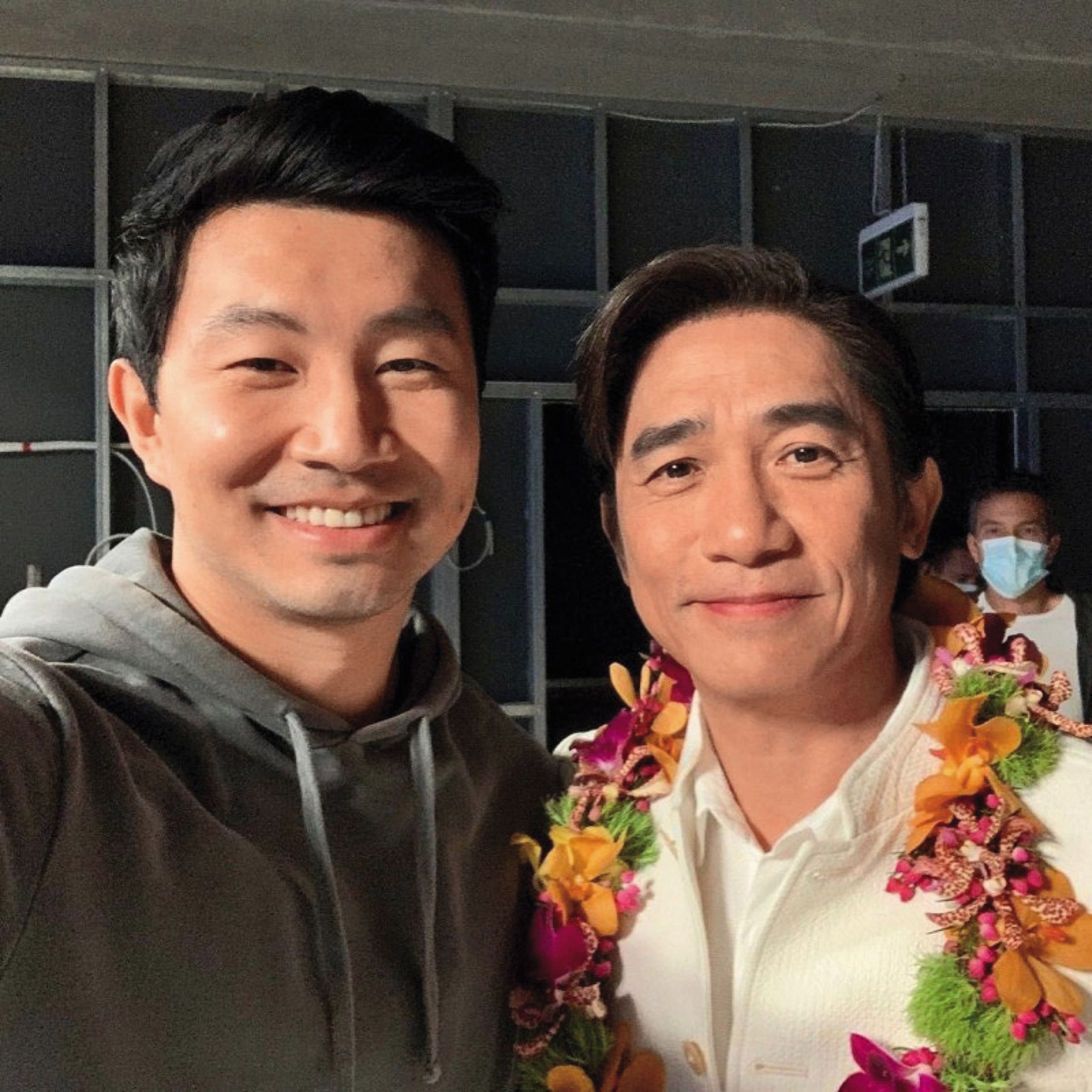 劉思慕(左)和梁朝偉(右)合作電影《尚氣與十環傳奇》,大讚對方溫柔親切。(翻攝自劉思慕IG)