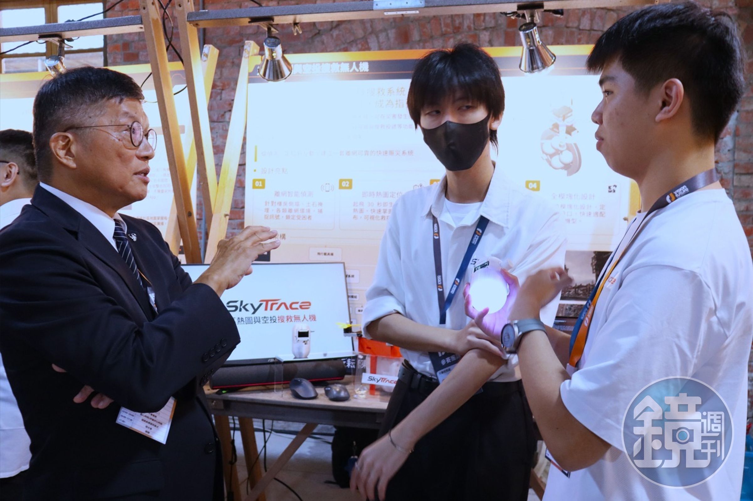 慈濟基金會副執行長劉效成致詞時回顧，慈悲科技競賽一路走來邁入第十年，看見參賽學子從青澀到如今展現成熟的創新思維，令人倍感欣慰。  