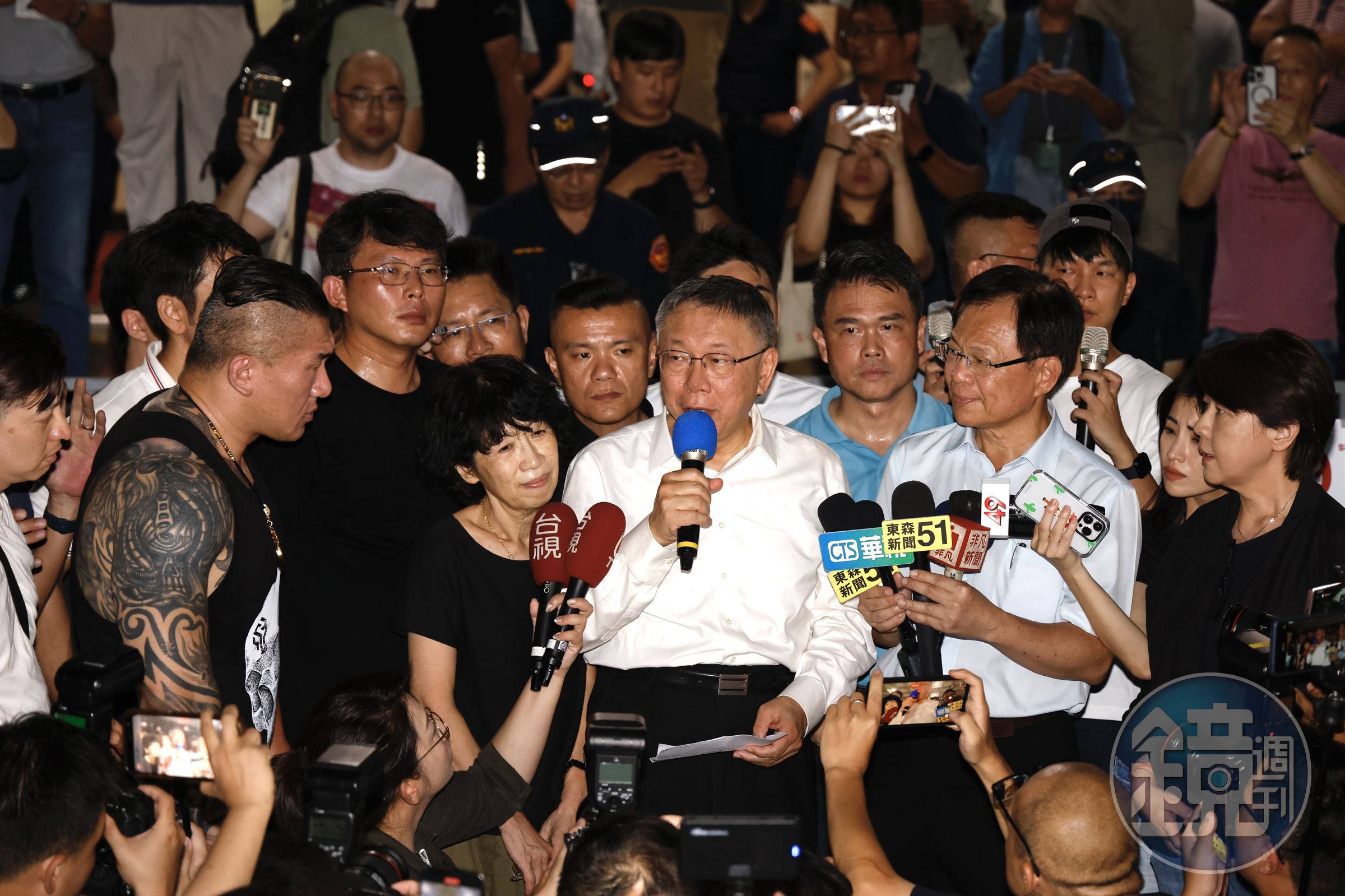民眾黨主席柯文哲獲無保請回，檢察官抗告後高院預計今下午裁定。
