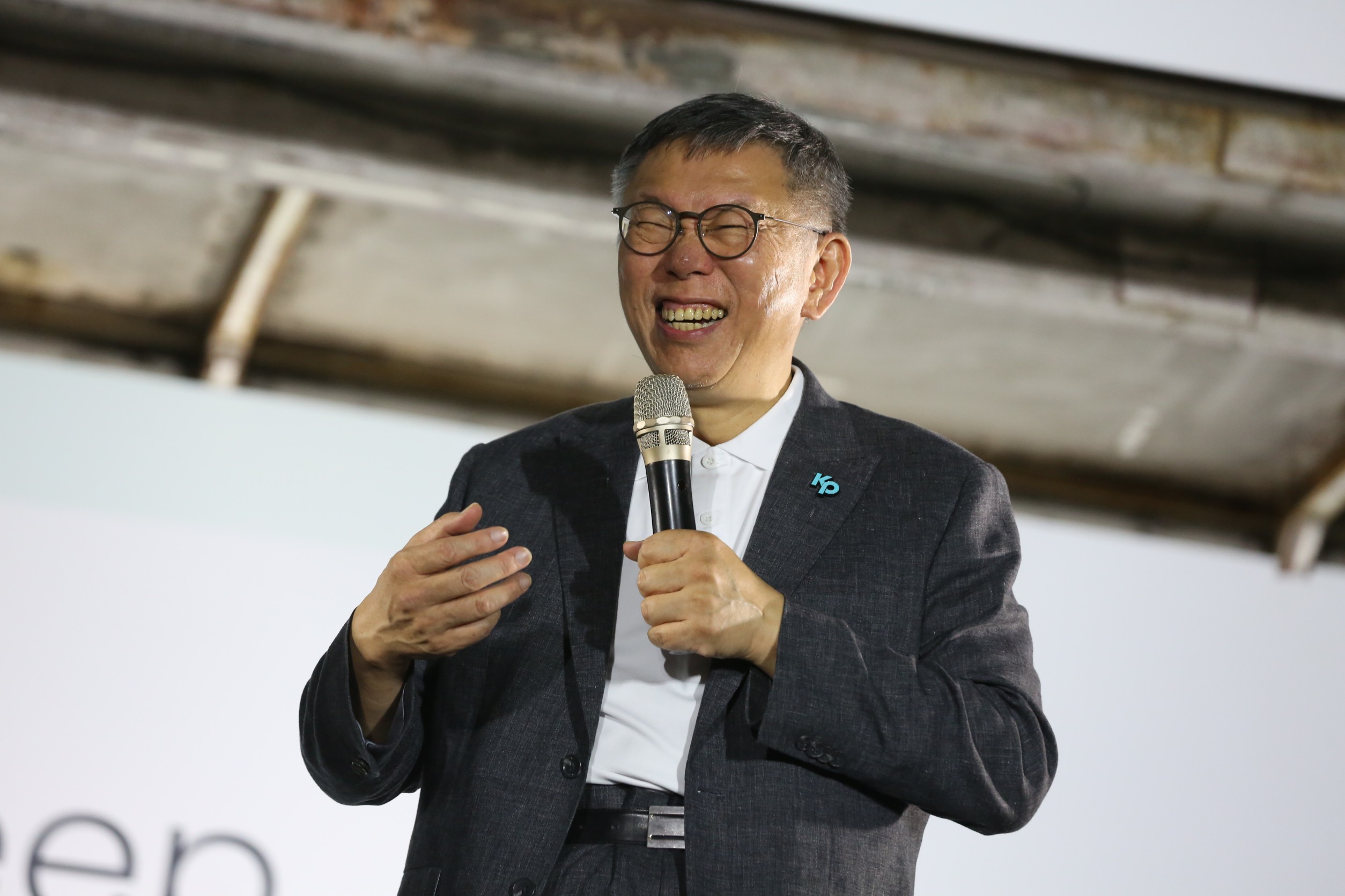 柯文哲日前以攝護腺癌的治療比喻兩岸問題，遭台灣泌尿科醫學會聲明打臉。