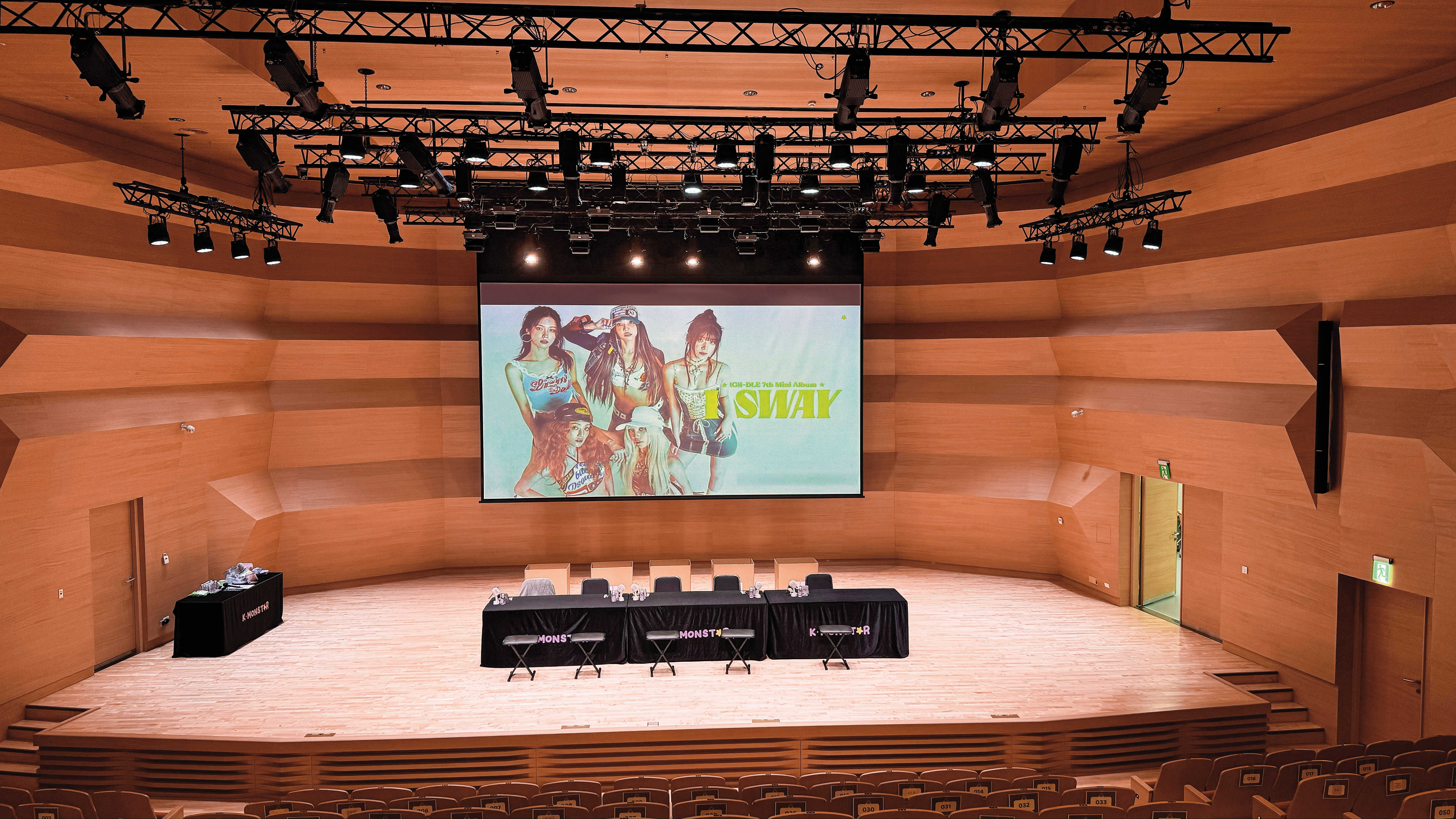 K-MONSTAR去年舉辦(G)I-DLE簽售會，拉到較寬廣的場地舉行。（K-MONSTAR提供）