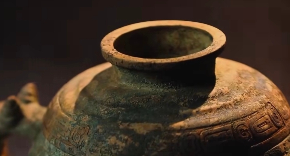 中國男看小說學盜墓，竟成功盜走20件國寶。（翻攝自微博）