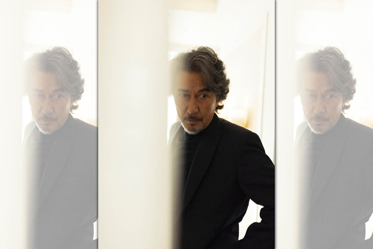 近年演出更多的小人物角色，役所廣司貼近了平凡人的日常，堆砌出引發觀眾共鳴的點滴。