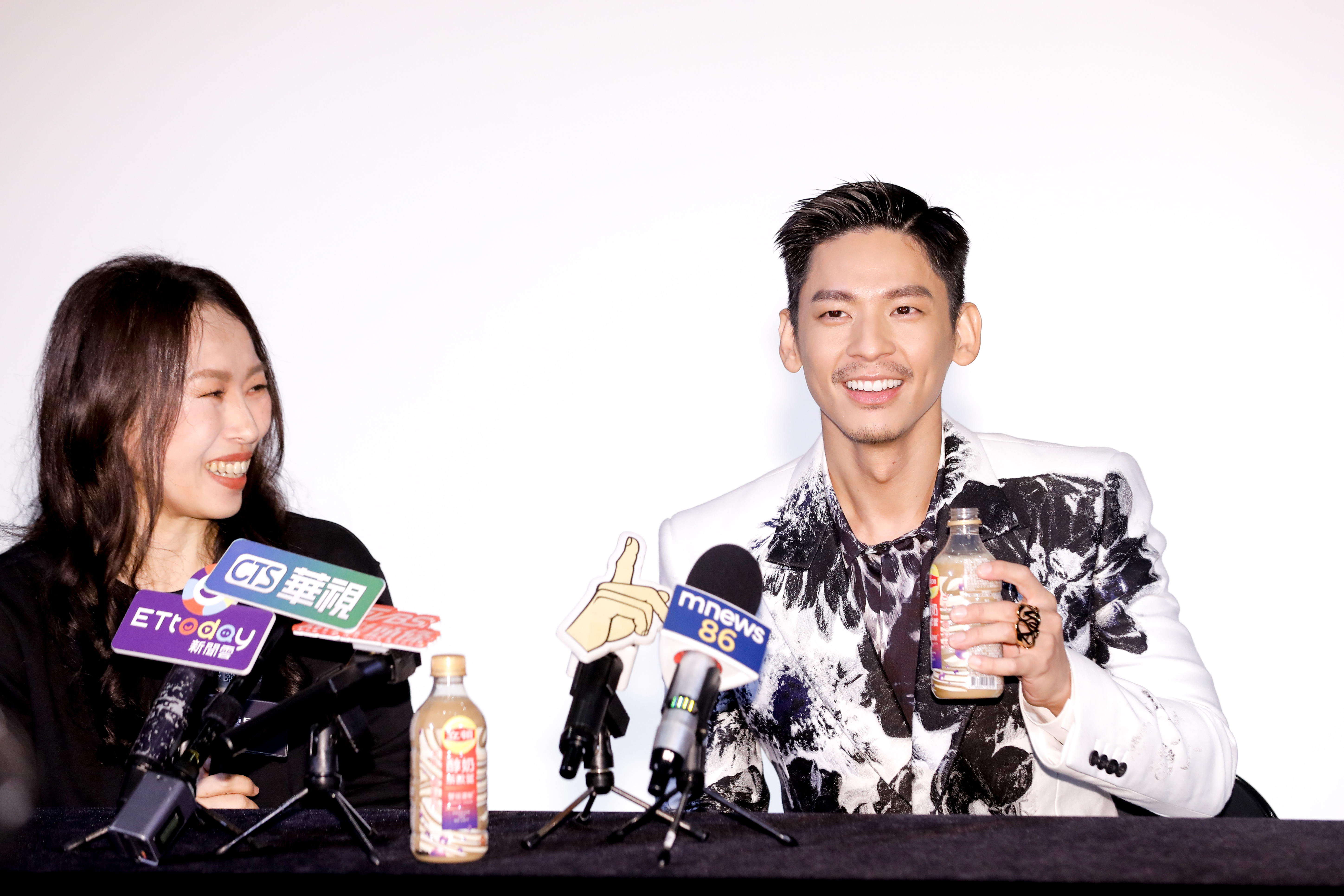 導演傅天余(左)與林柏宏(右)一起回憶15年來,合作拍戲的點點滴滴。