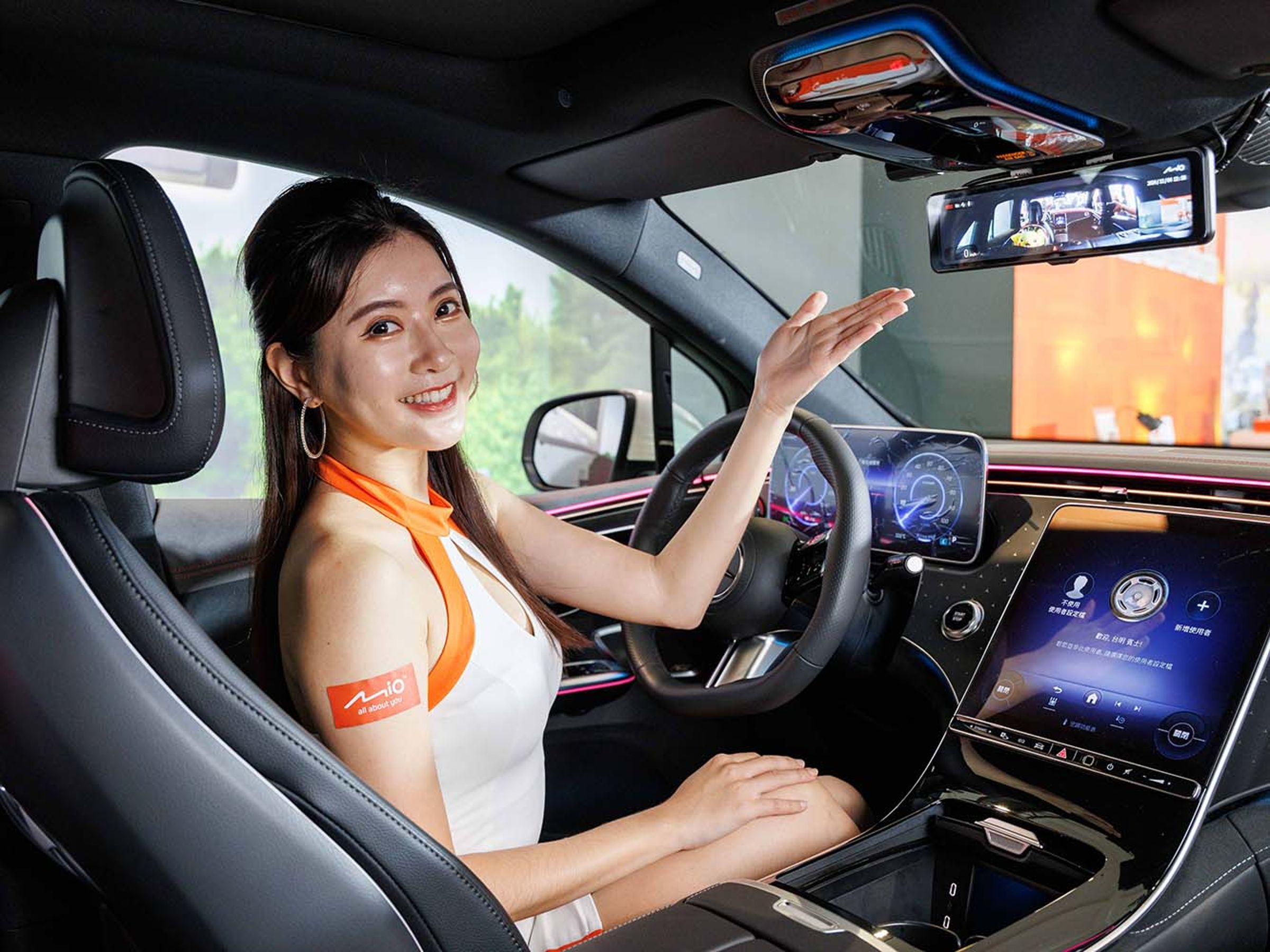 Mio 分離式行車記錄器 - MiVue R888W3, 三鏡頭全方位守護行車安全。
