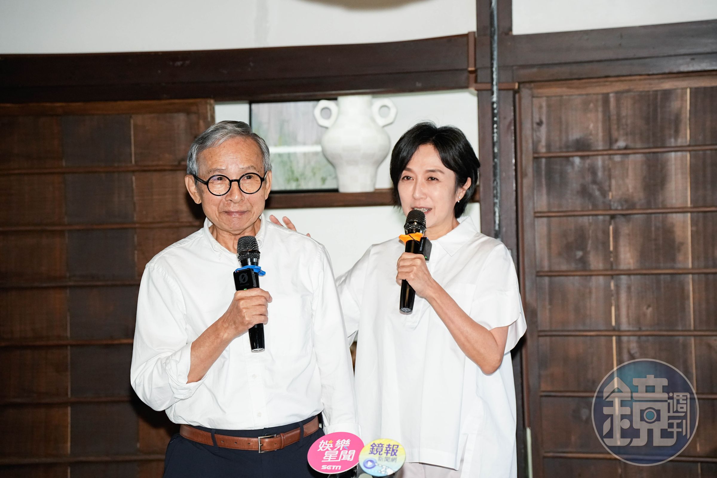 黃韻玲接任綠光創藝董事總經理，吳念真代表歡迎。
