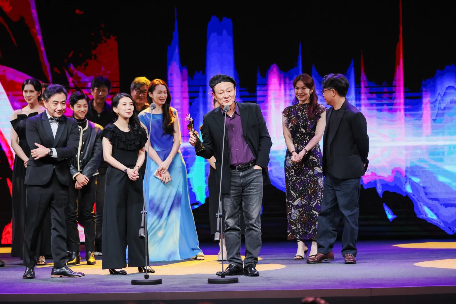 《老狐狸》台北電影獎掃5獎，演員陳慕義不滿蕭雅全（前排左一）致詞時未提到演員，2人還爆發一場口水戰。