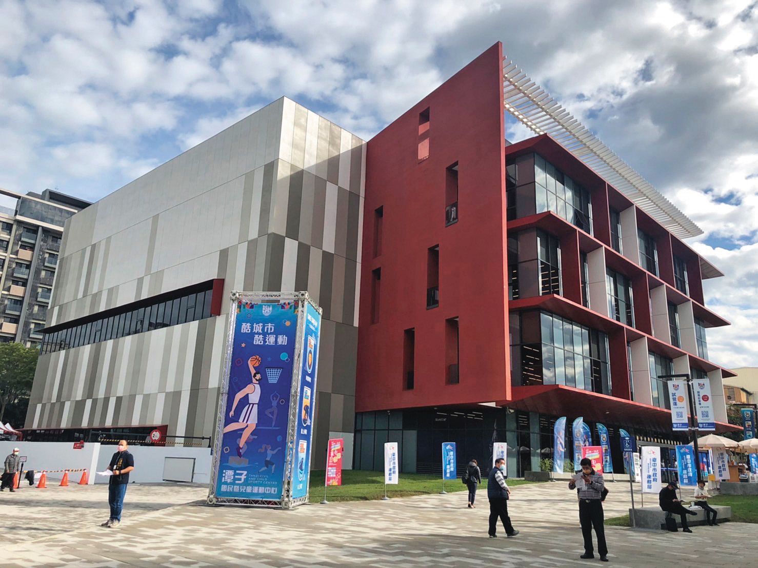 潭子運動中心位於台中潭子運動公園，2021年11月20日開始營運。（翻攝自教育部官網）