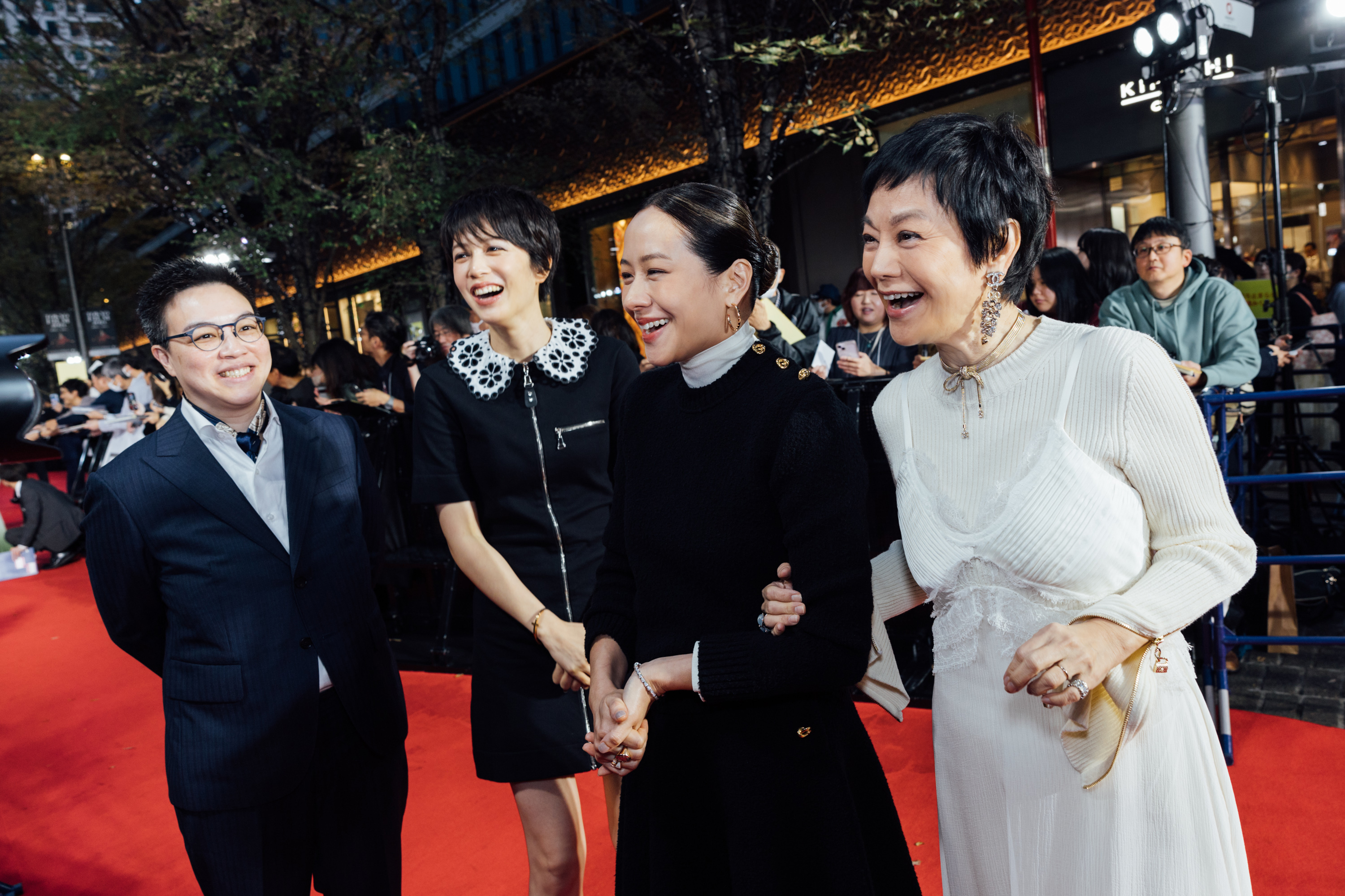 東京影展於昨日舉辦開幕式，《女兒的女兒》入圍主競賽單元，導演黃熙（左起）、演員張艾嘉、林嘉欣、劉奕兒踏上紅毯亮相。（東昊提供）