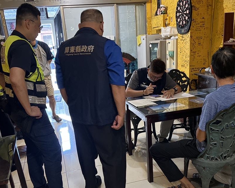 屏東恆春一家背包客民宿發生女子房間遭闖入猥褻噴精的事件，該民宿也被查出是非法旅宿，遭縣府勒令停業。（翻攝畫面）