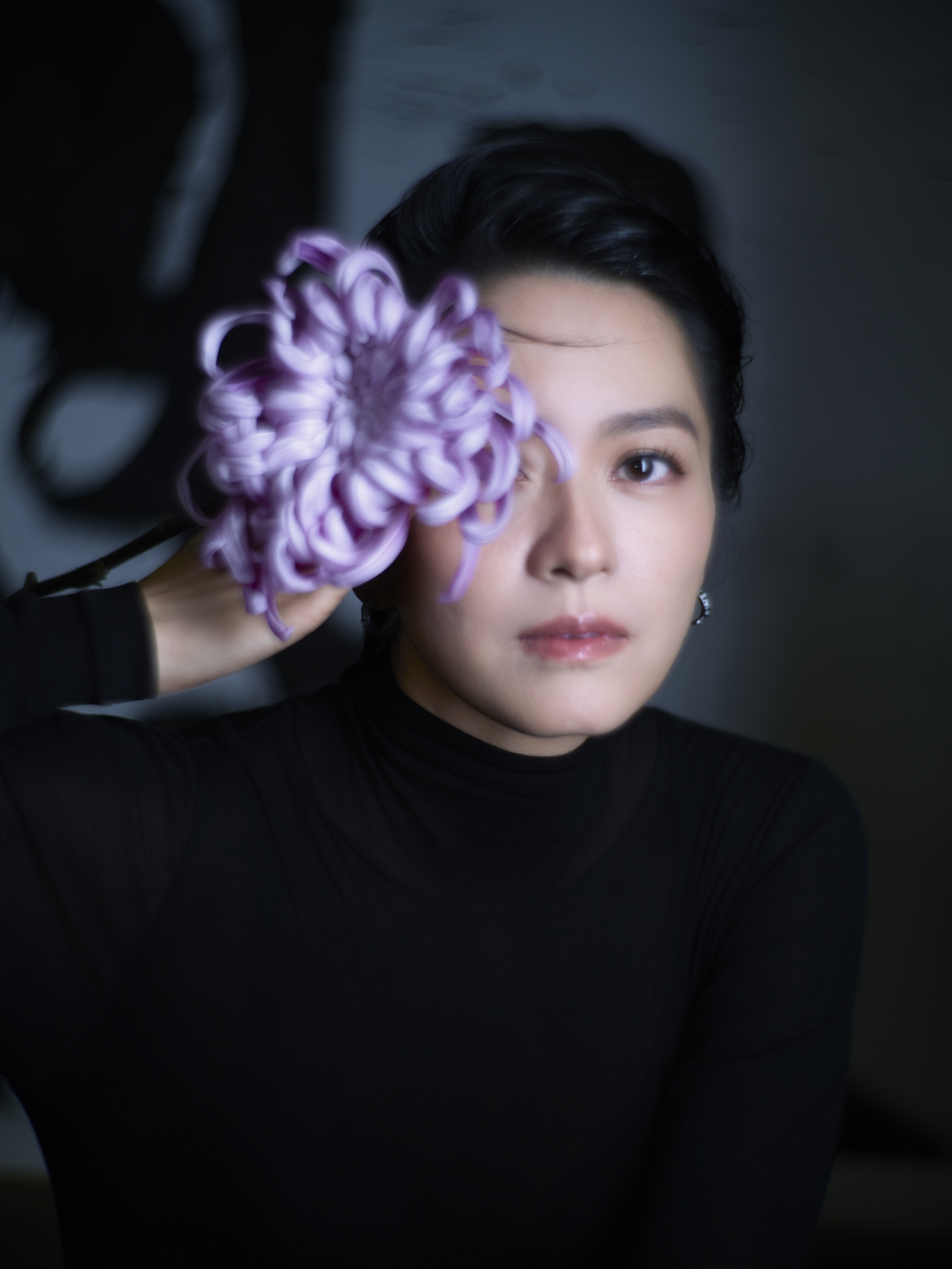 梁詠琪指出隨著科技進步，如今遠距離戀愛已不像過去那麼困難。（ 圖／Gmajor Limited提供）