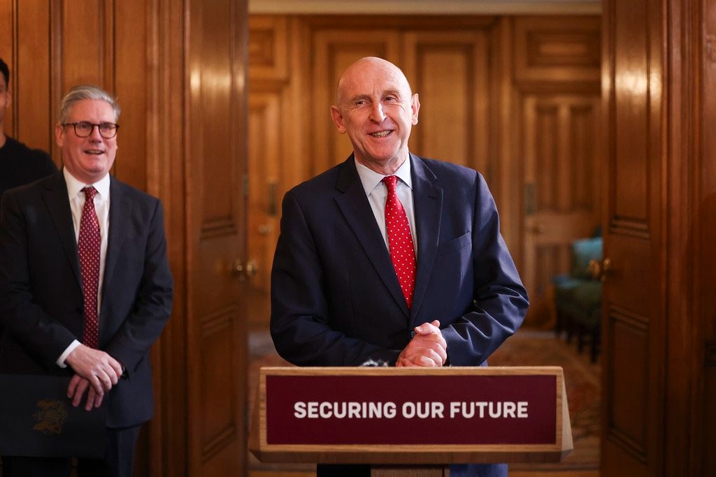 英國國防大臣希利（John Healey）近日改口，否認「台海發生衝突，英國已準備好與盟國並肩作戰」的說法。（翻攝自John Healey臉書）