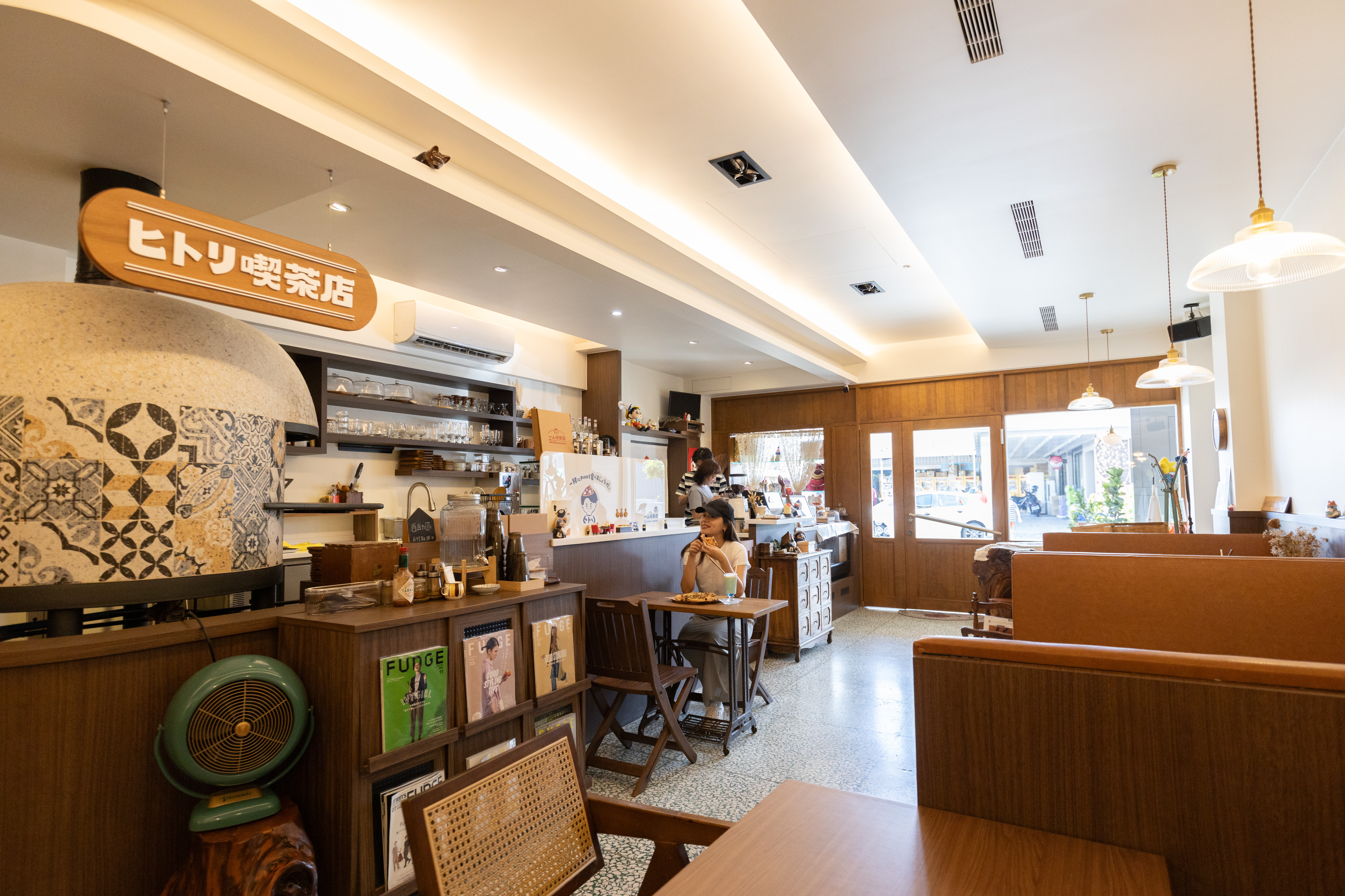 宜蘭返鄉青年回家鄉打造一間復古又溫馨的「一人喫茶店」。