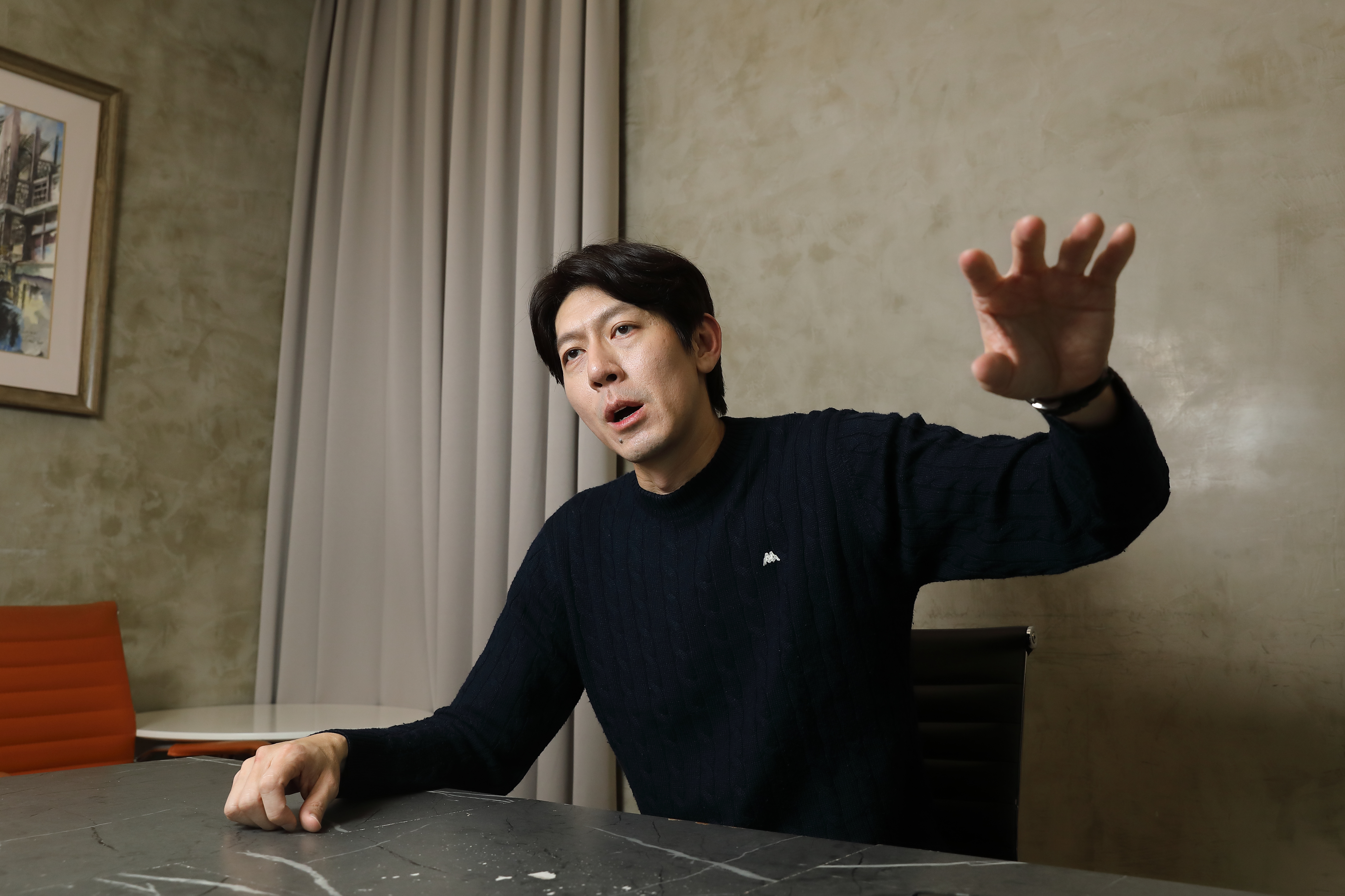 成長股達人陳喬泓認為美股位居高檔,不適合衝個股,長抱美股ETF較安穩。