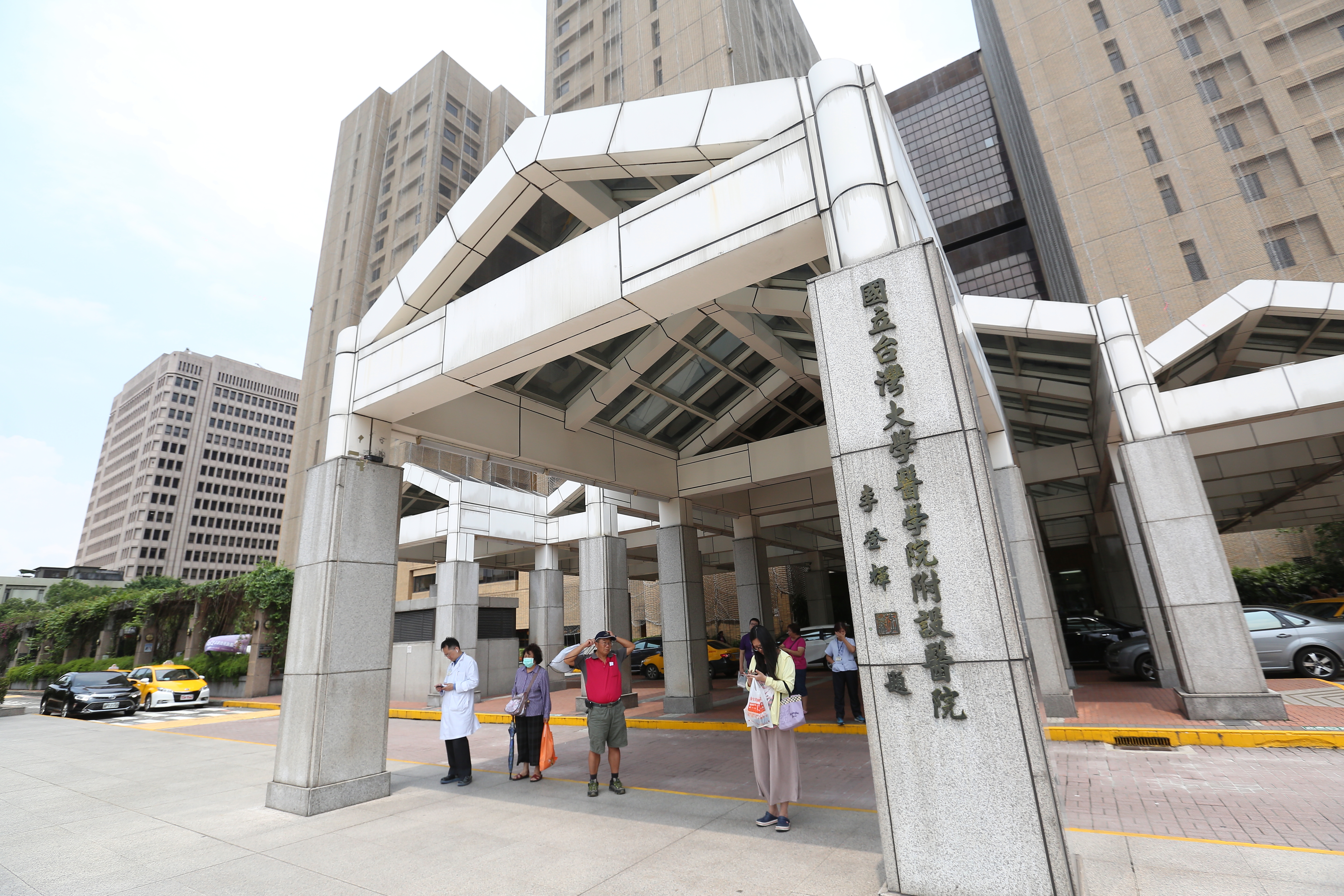 台大醫院證實目前確實有急診壅塞的情況,已啟動相關措施來因應。(本刊資料照)