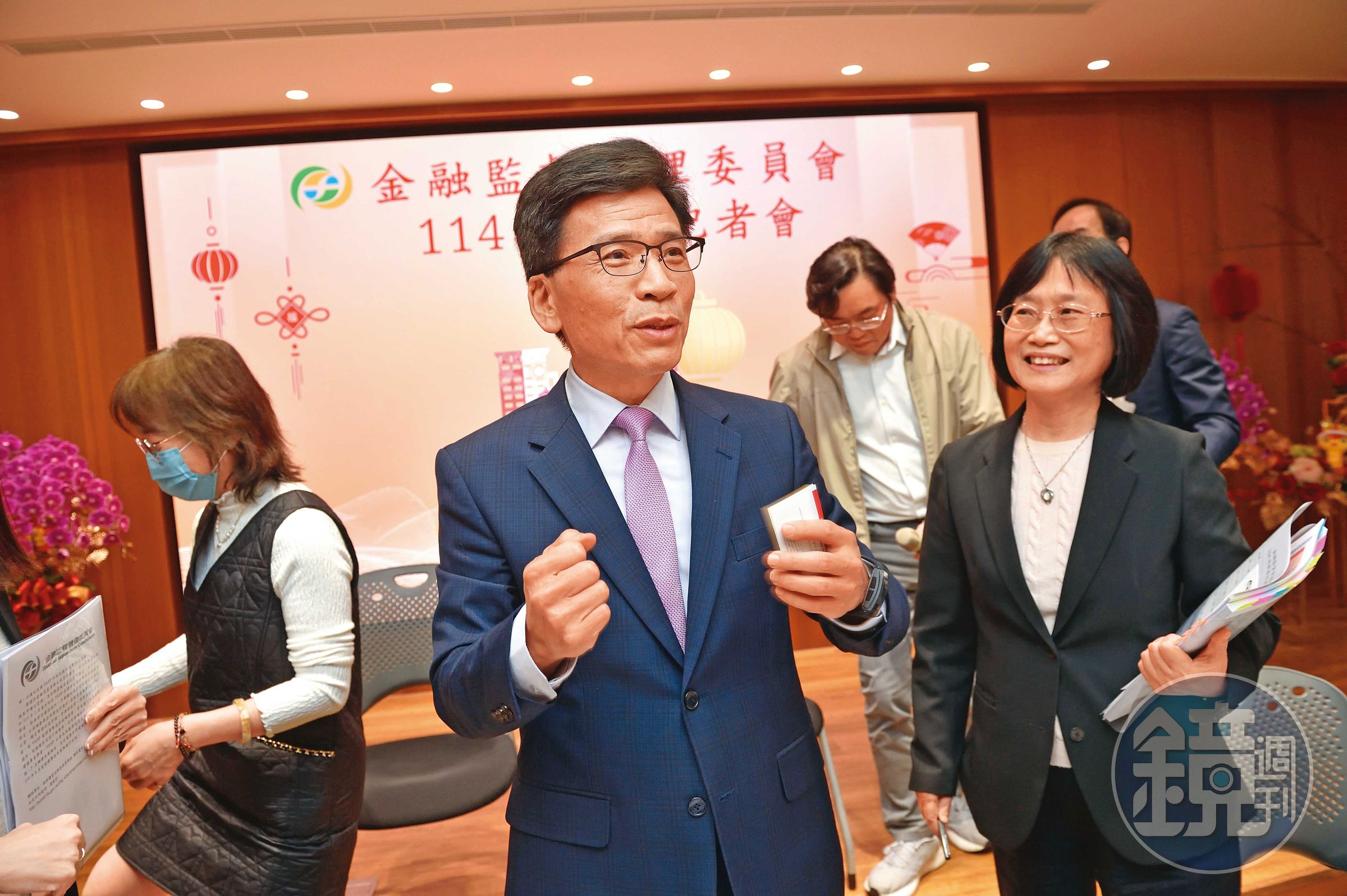 金管會公布完成洗錢防治登記的虛擬資產服務業者名單,推動產業升級。左為金管會主委彭金隆。