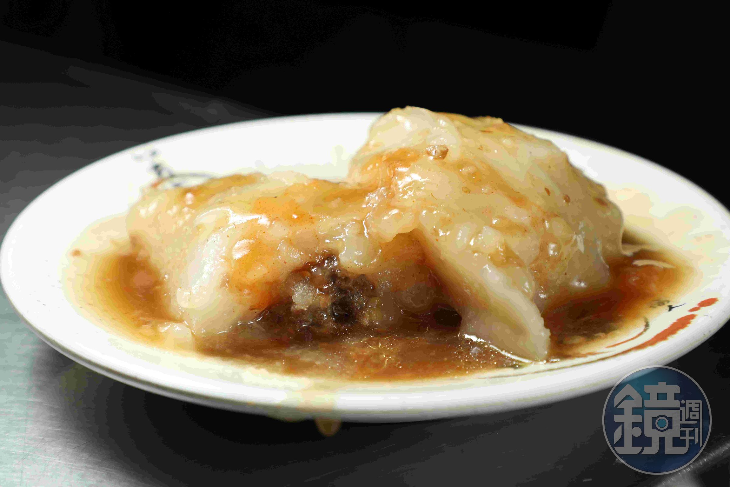 葉記的「肉圓」是蒸的，醬汁的蒜味非常濃，皮比較厚，卻又非常的軟，幾乎對你的牙齒沒有抵抗力。（60元／份）