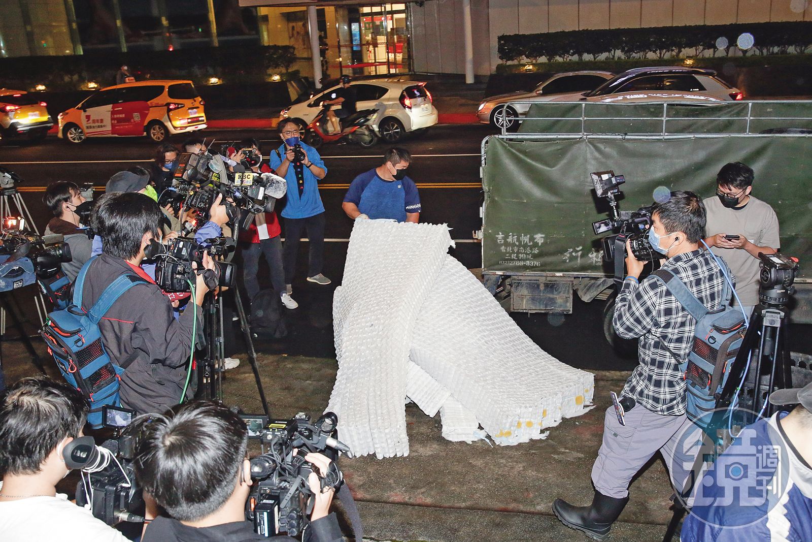 汪小菲因不滿具俊曄睡他過去買的床墊，讓大S氣憤將床墊送回S Hotel