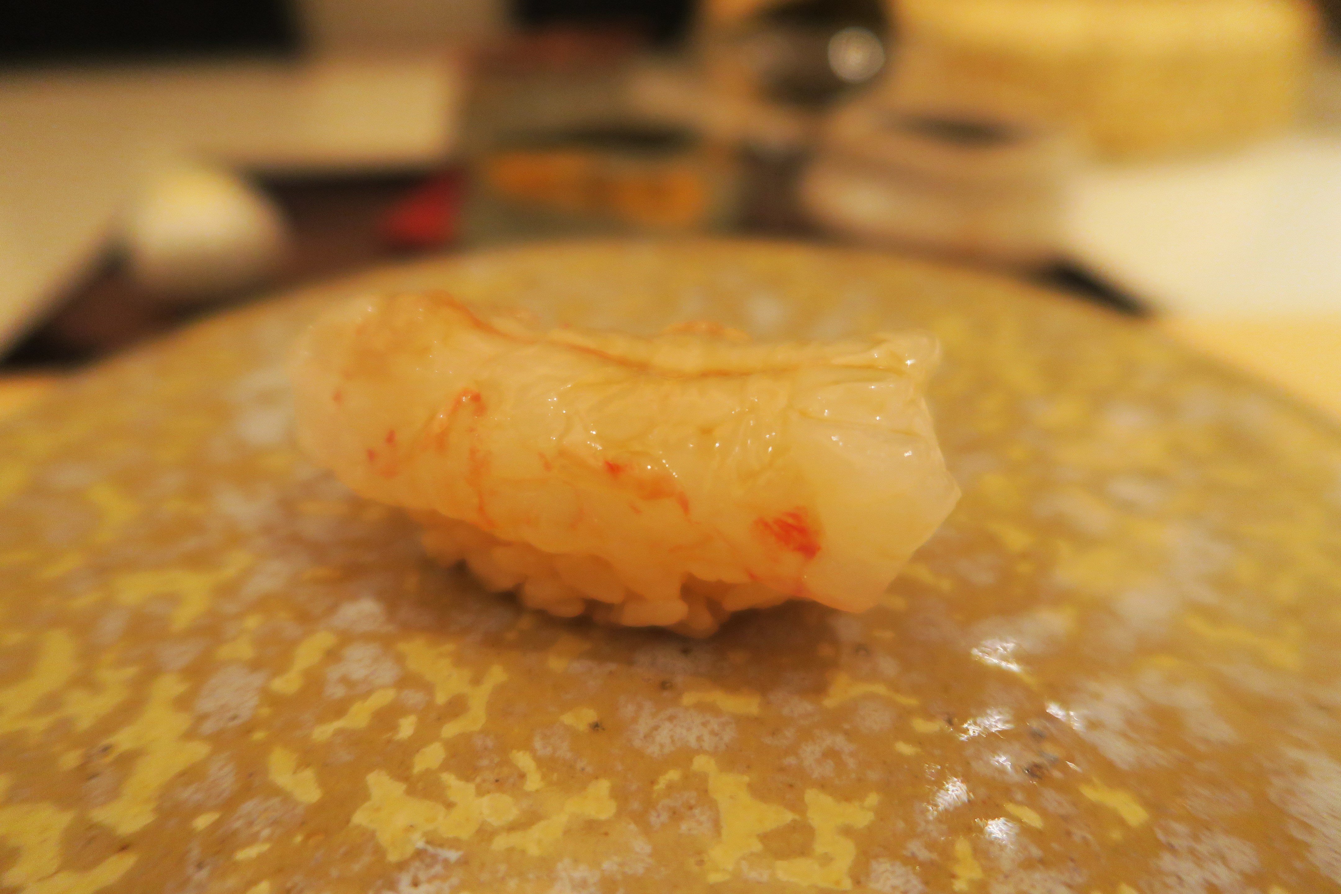 北海道的牡丹蝦尺寸超大,越嚼越甜,令人回味。