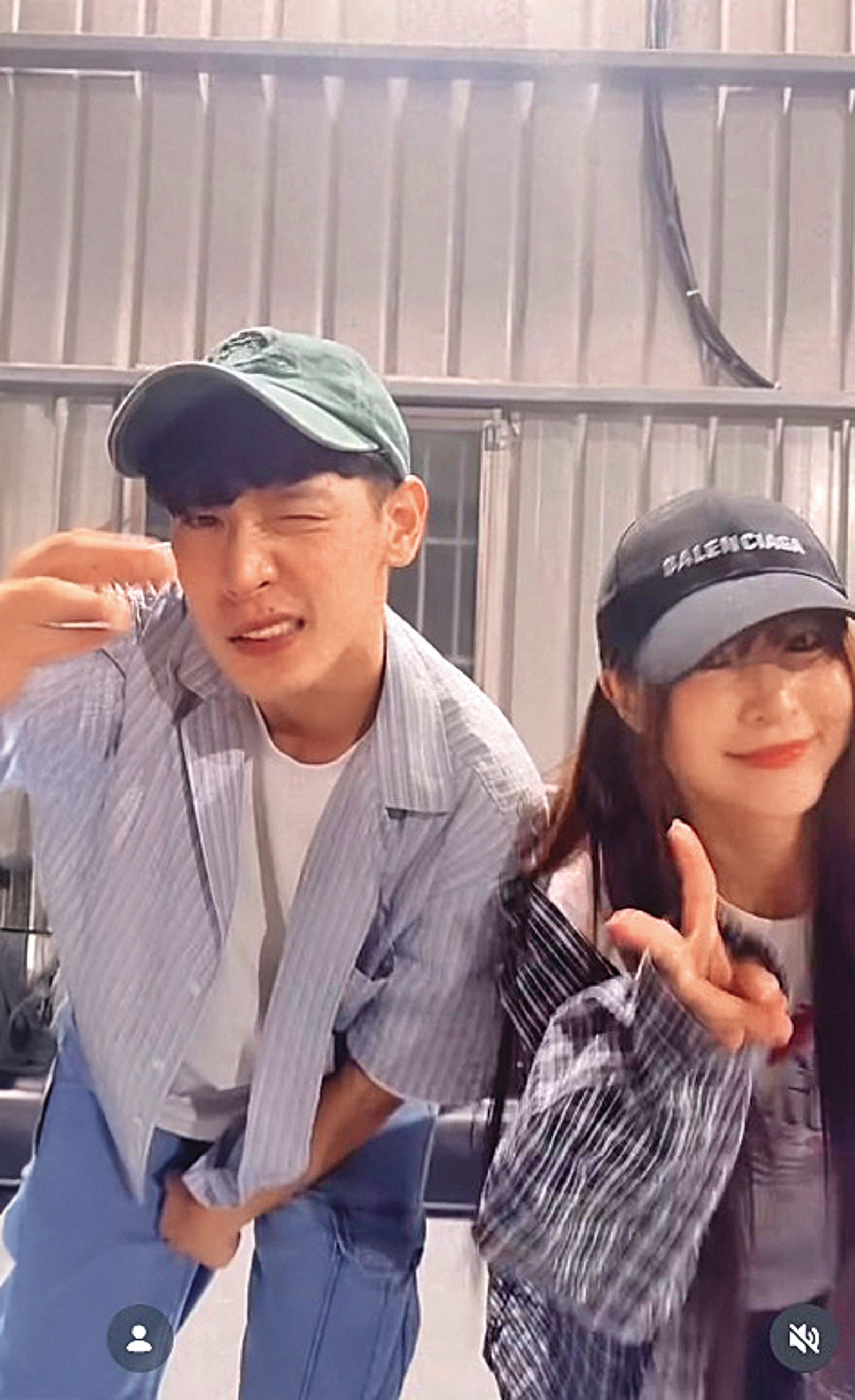 孟潔（右）去年底才被爆出與馮晨軒（左）的戀情，事隔5個月便傳出好事近了。（翻攝自孟潔IG）