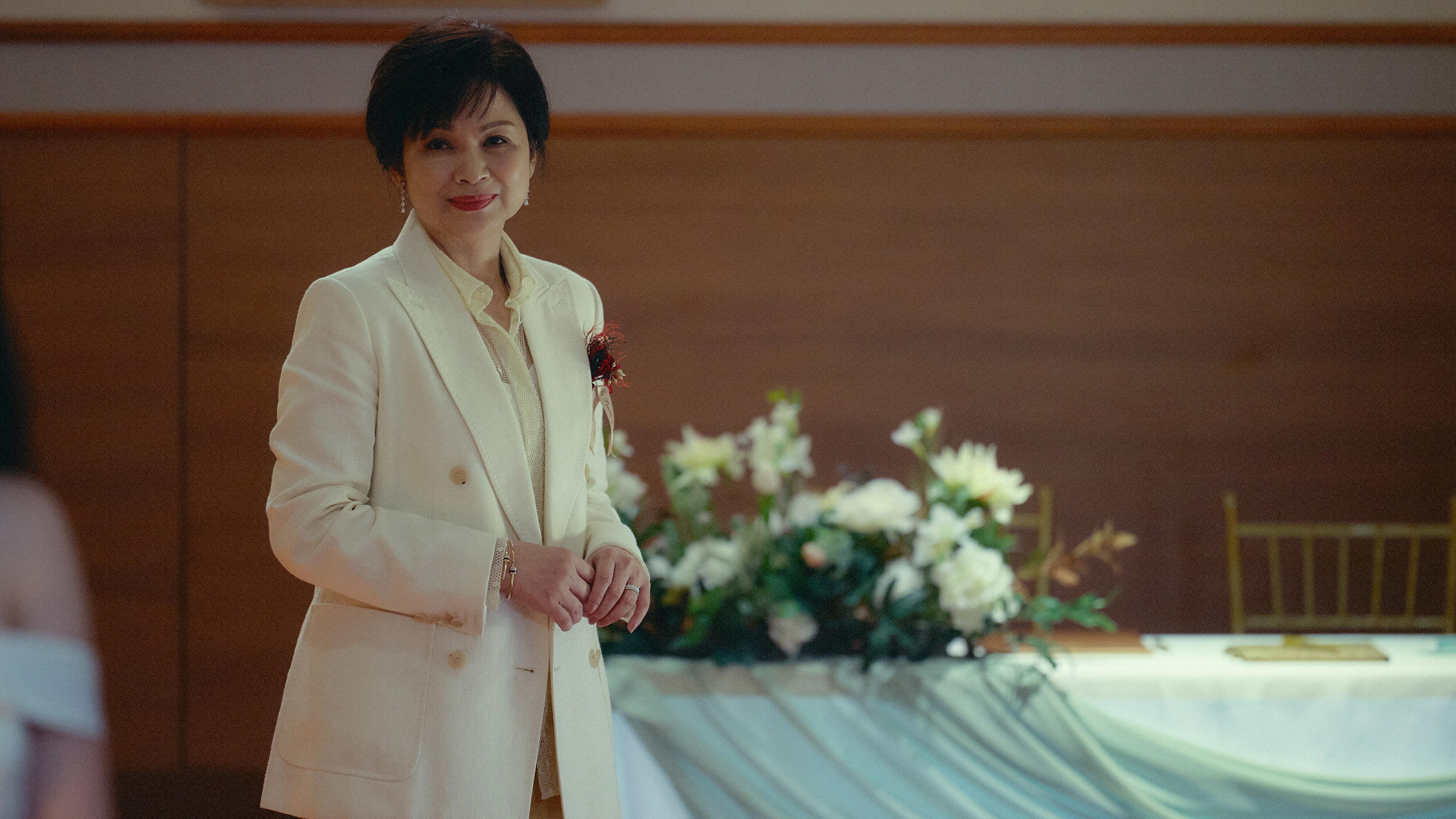 楊貴媚各種類型的媽媽，她的演出都是手到擒來；《雙囍》裡的媽媽是位強勢女強人，但對兒子又充滿虧欠不捨。（水花電影）

