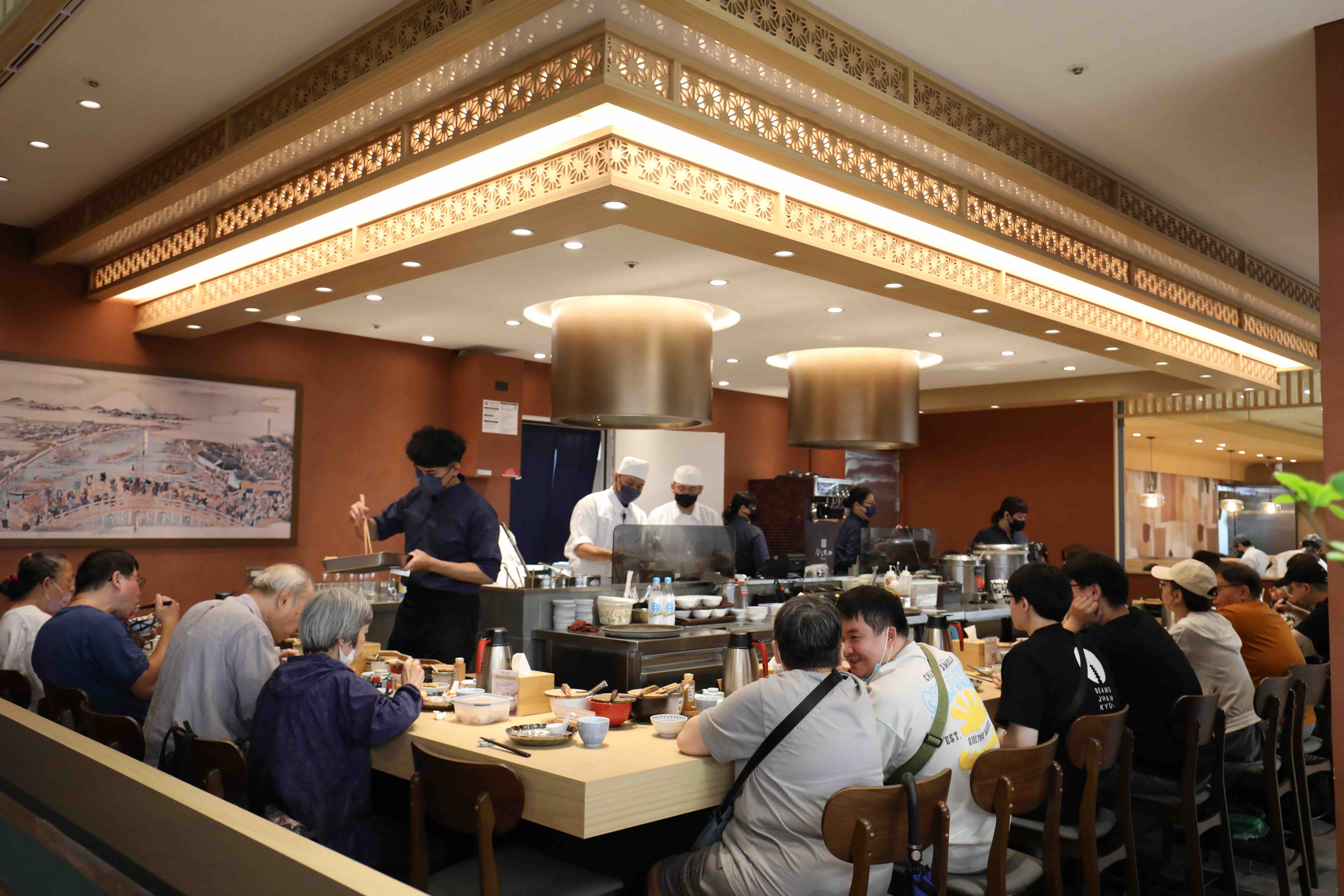 全店僅20個板前座位,主打現點現炸天婦羅。