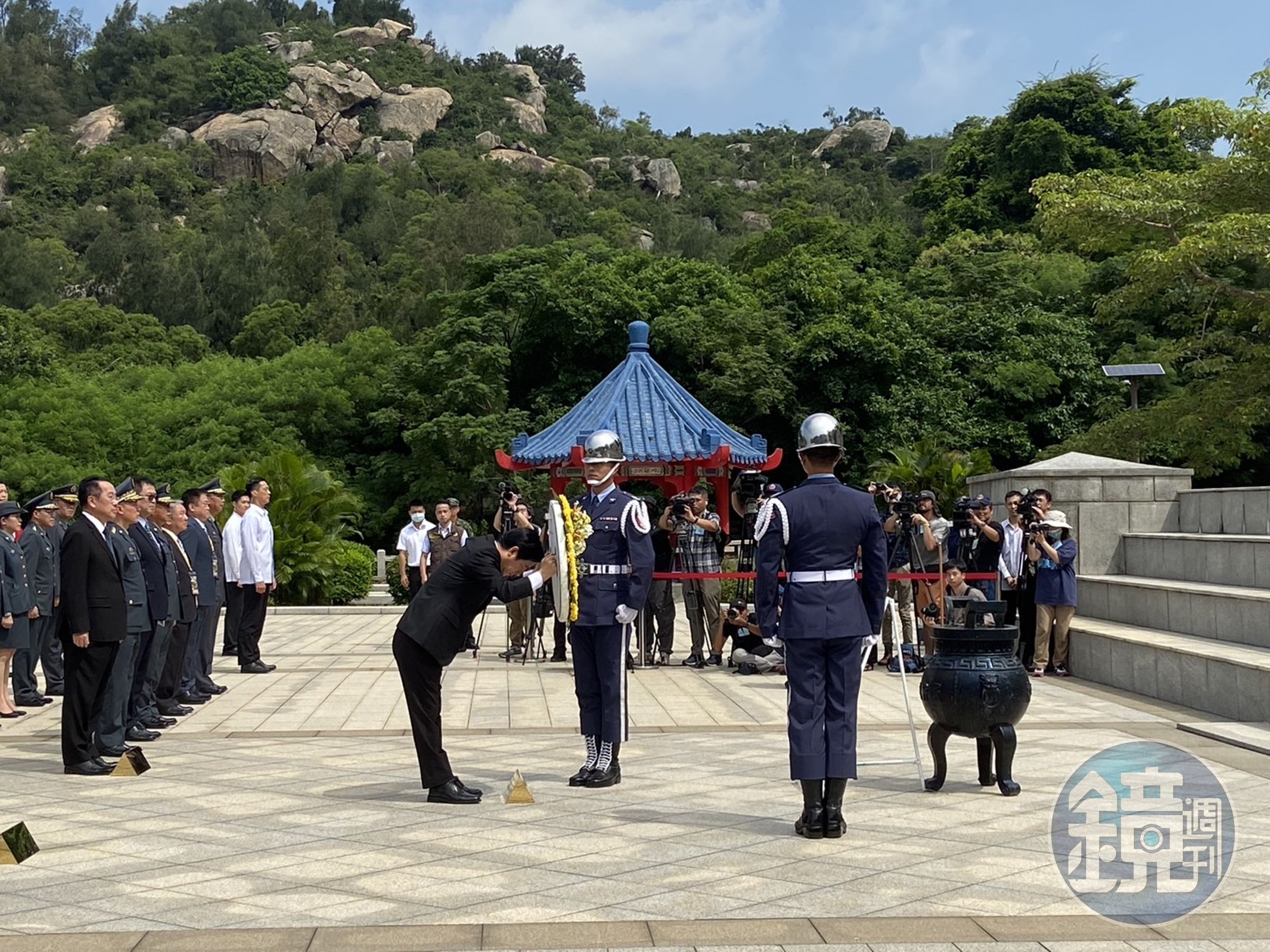 賴清德出席823紀念活動向陣亡將士獻花。