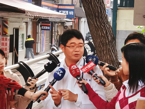 林青穀代言多項產品，也經常受訪或是上談話節目暢談。（翻攝林青穀診所臉書）