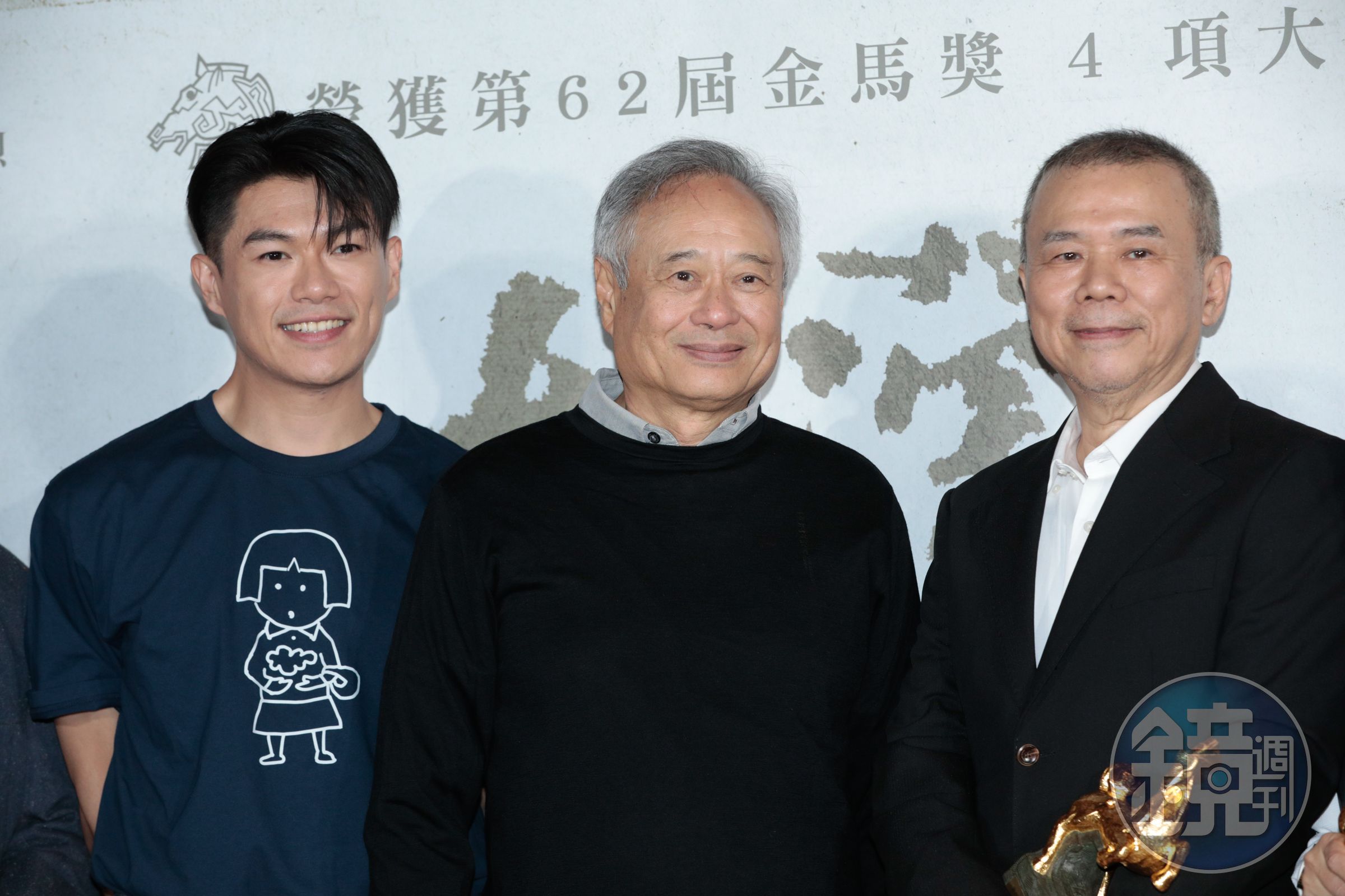 柯煒林與李安及陳玉勳拍照。