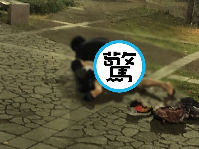 不畏寒冬「野戰格鬥技」影像被瘋傳，網友曝真相。（翻自X平台）