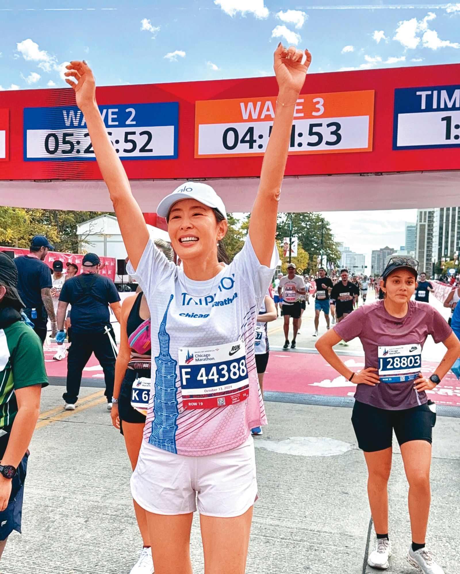 賈永婕熱愛運動，前年還到芝加哥參加馬拉松比賽。（翻攝自賈永婕IG）