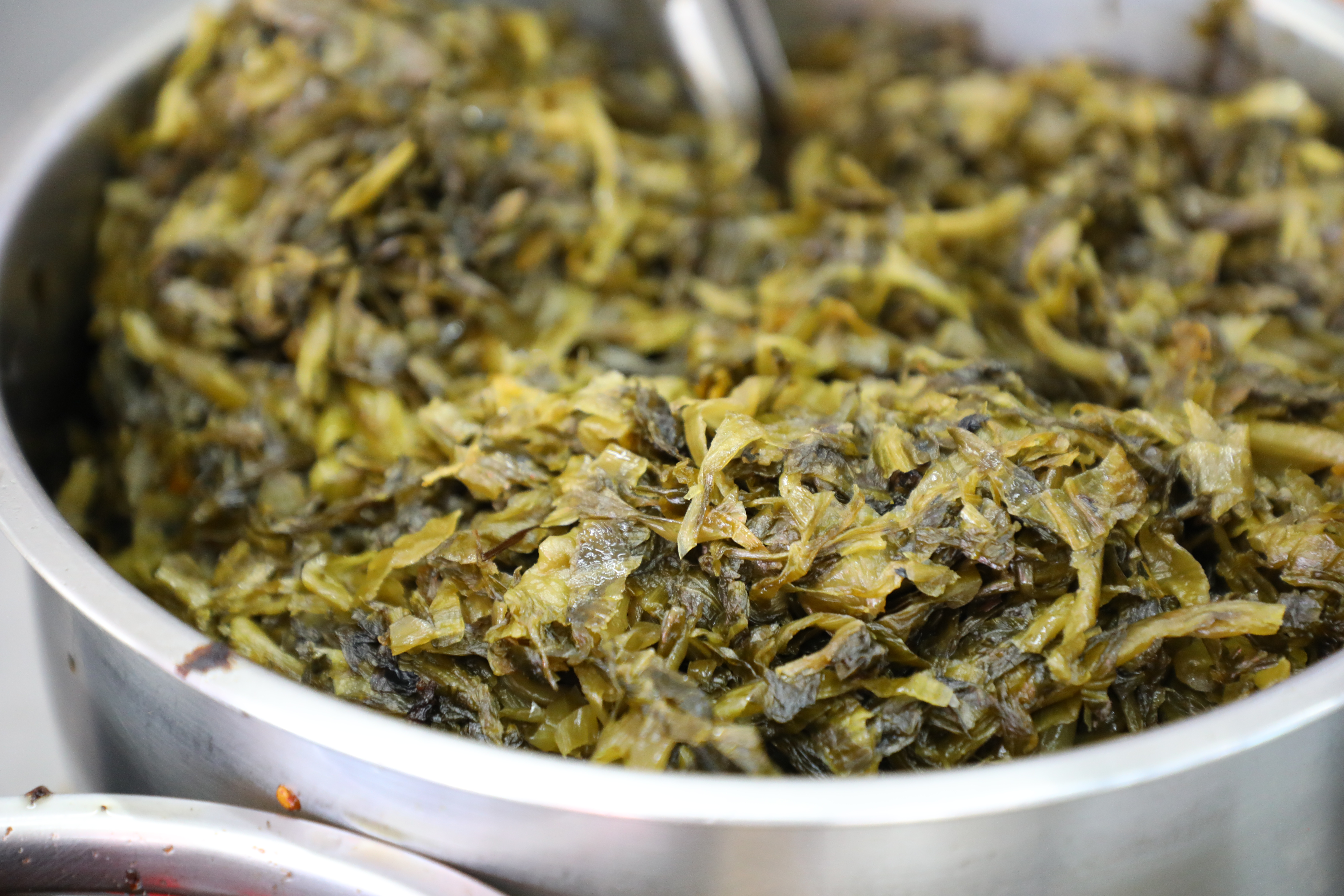 免費夾取的「酸菜」，味道略甜，能解肉膩。