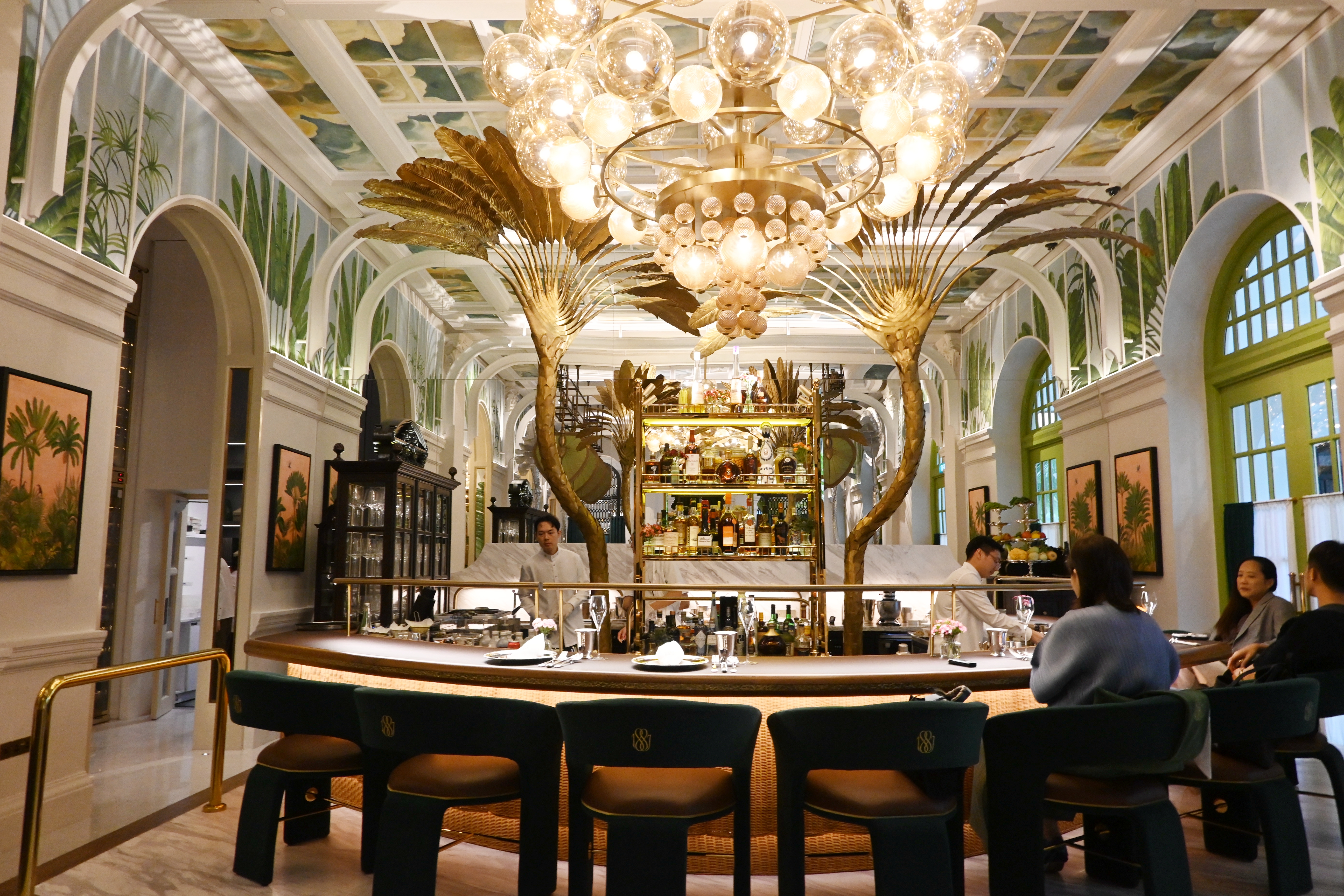 座落於百年傳奇酒店新加坡萊佛士酒店內的餐廳「1887 by André」,日前在江振誠主廚 (André Chiang )帶領下摘下米其林二星。