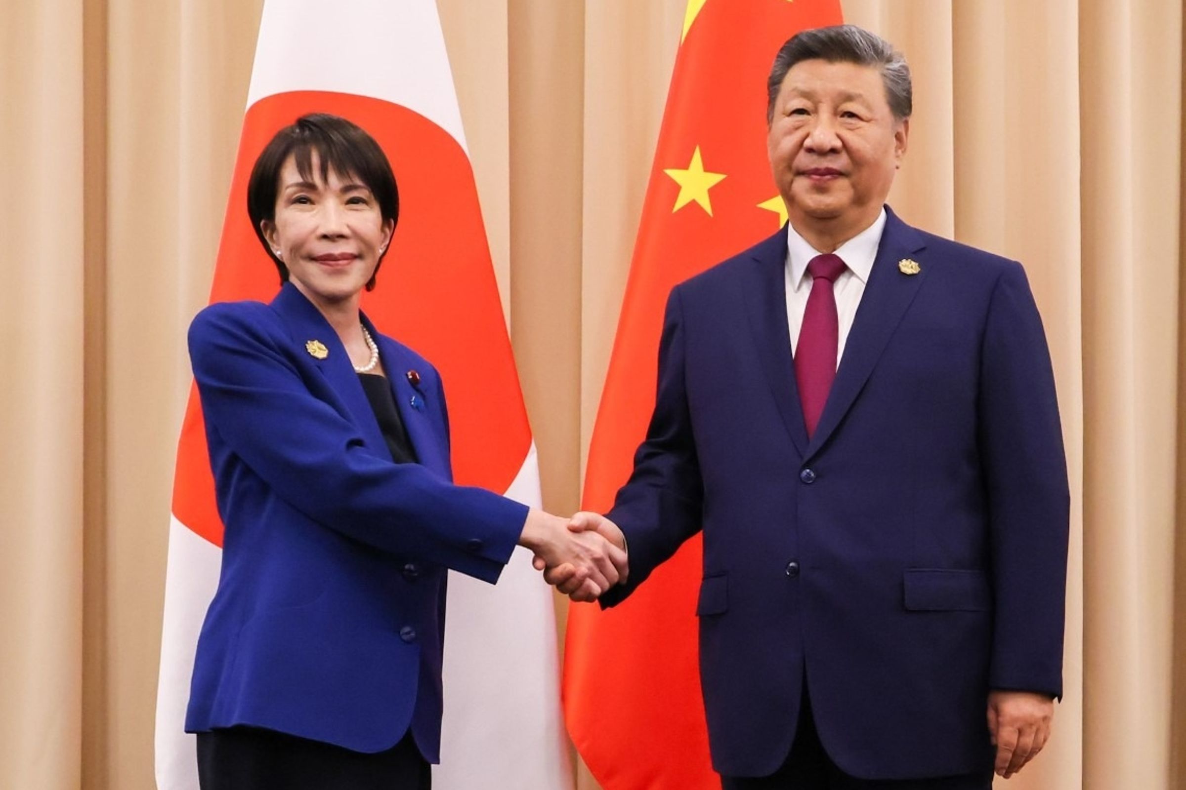專家提出了不同觀點,中國禁止旅客赴日觀光只是煙霧彈,真正盤算其實是為了拯救疲軟的國內經濟。(翻攝自高市早苗X)