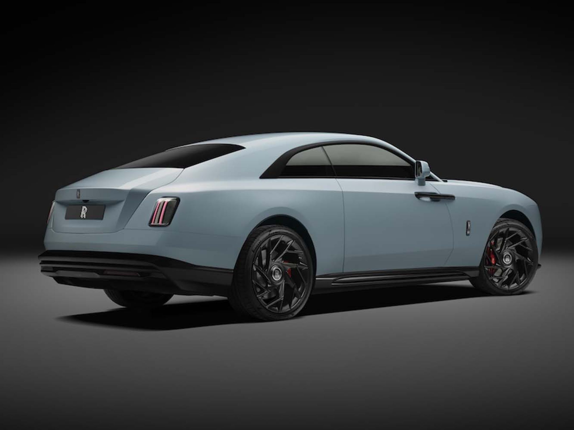 Spectre Series II 新增名為 Ethereal Blue 的全新車色,同時導入由工匠手工打造的 23 吋輪圈設計。