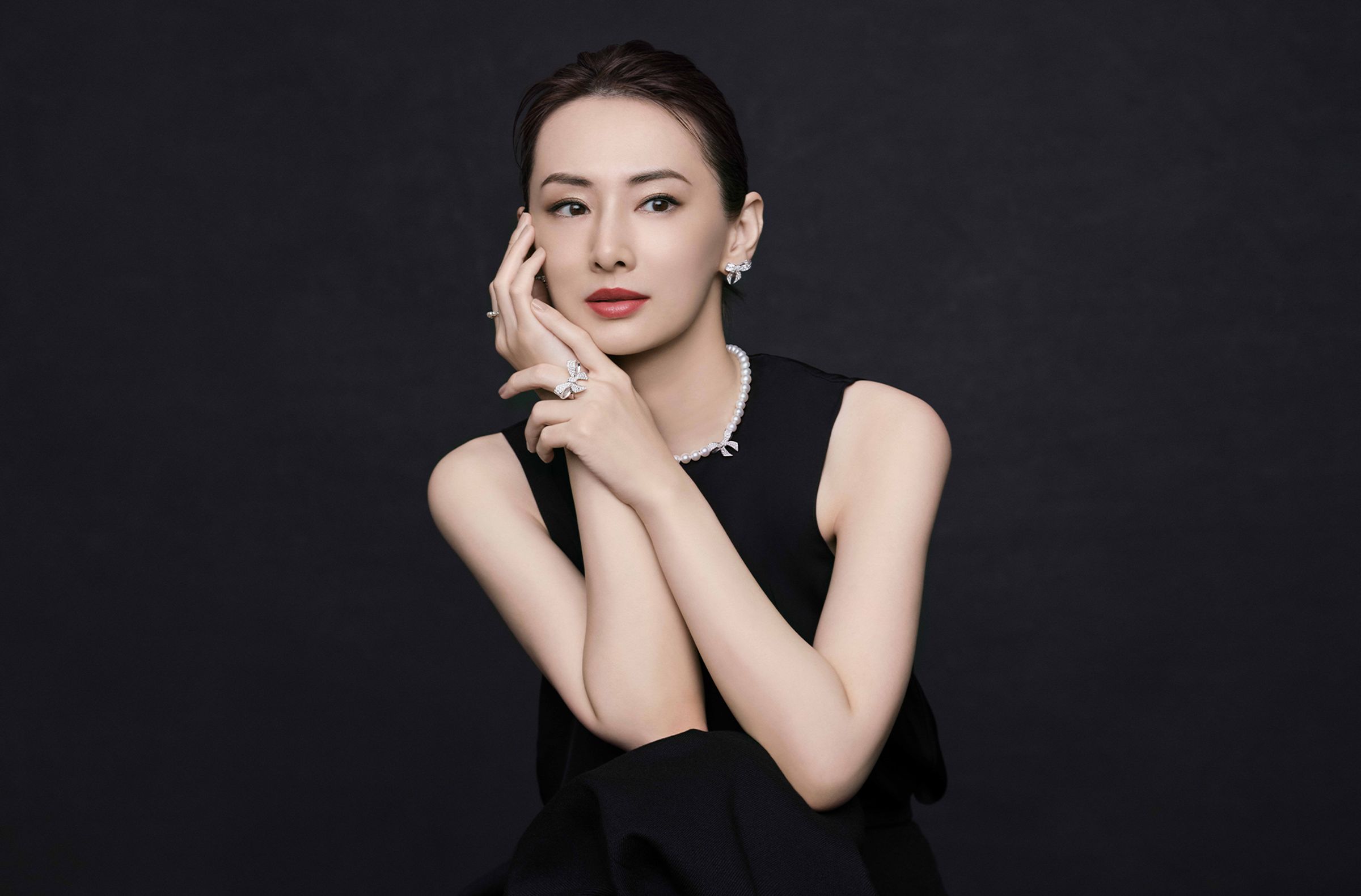 北川景子演繹MIKIMOTO全新Bow Charm系列作品。（MIKIMOTO提供）