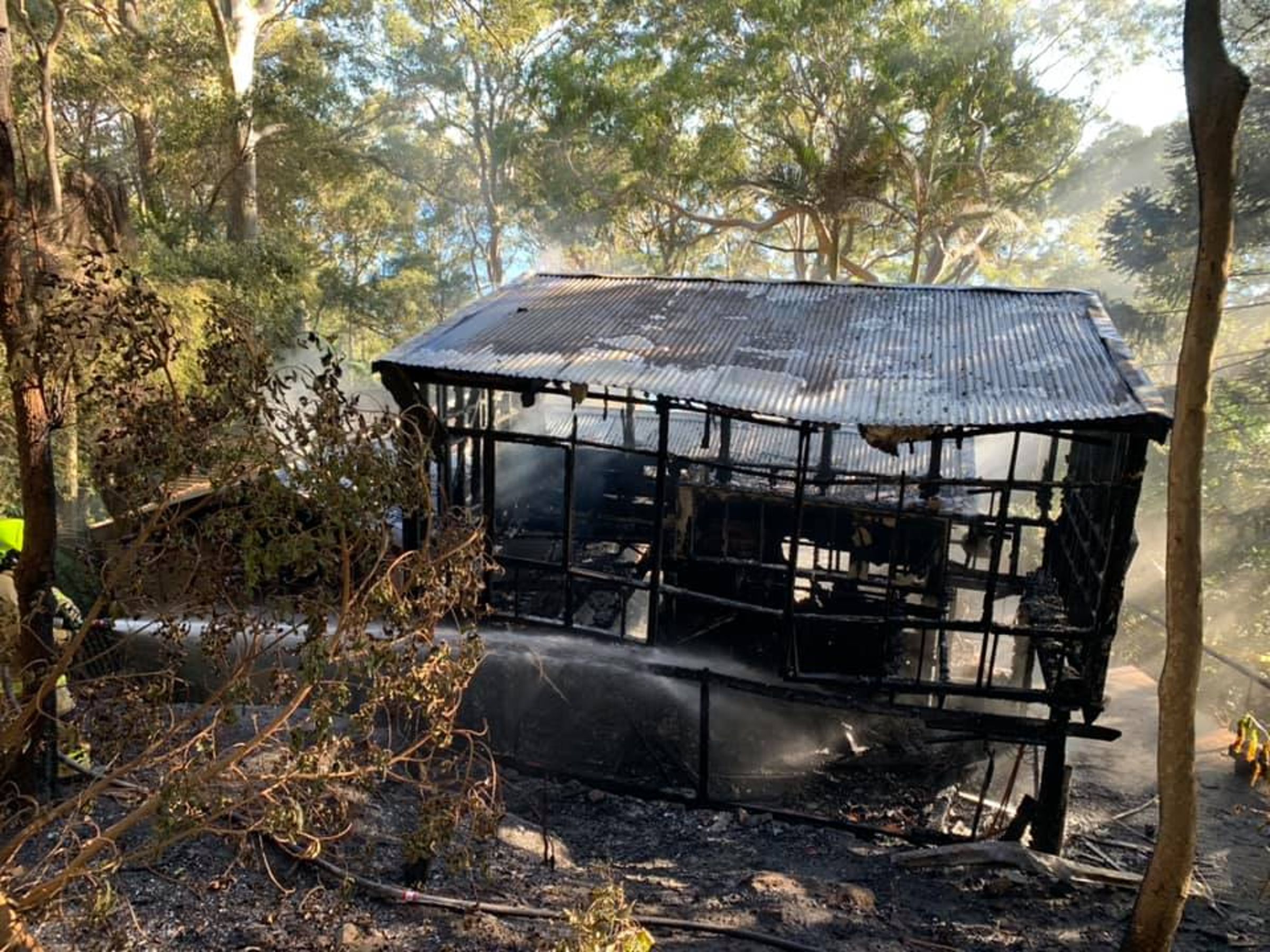 澳洲一名女房仲因粗心忘記關燈，進而引起火災。（翻攝自臉書Fire and Rescue NSW Station 006 Mona Vale）