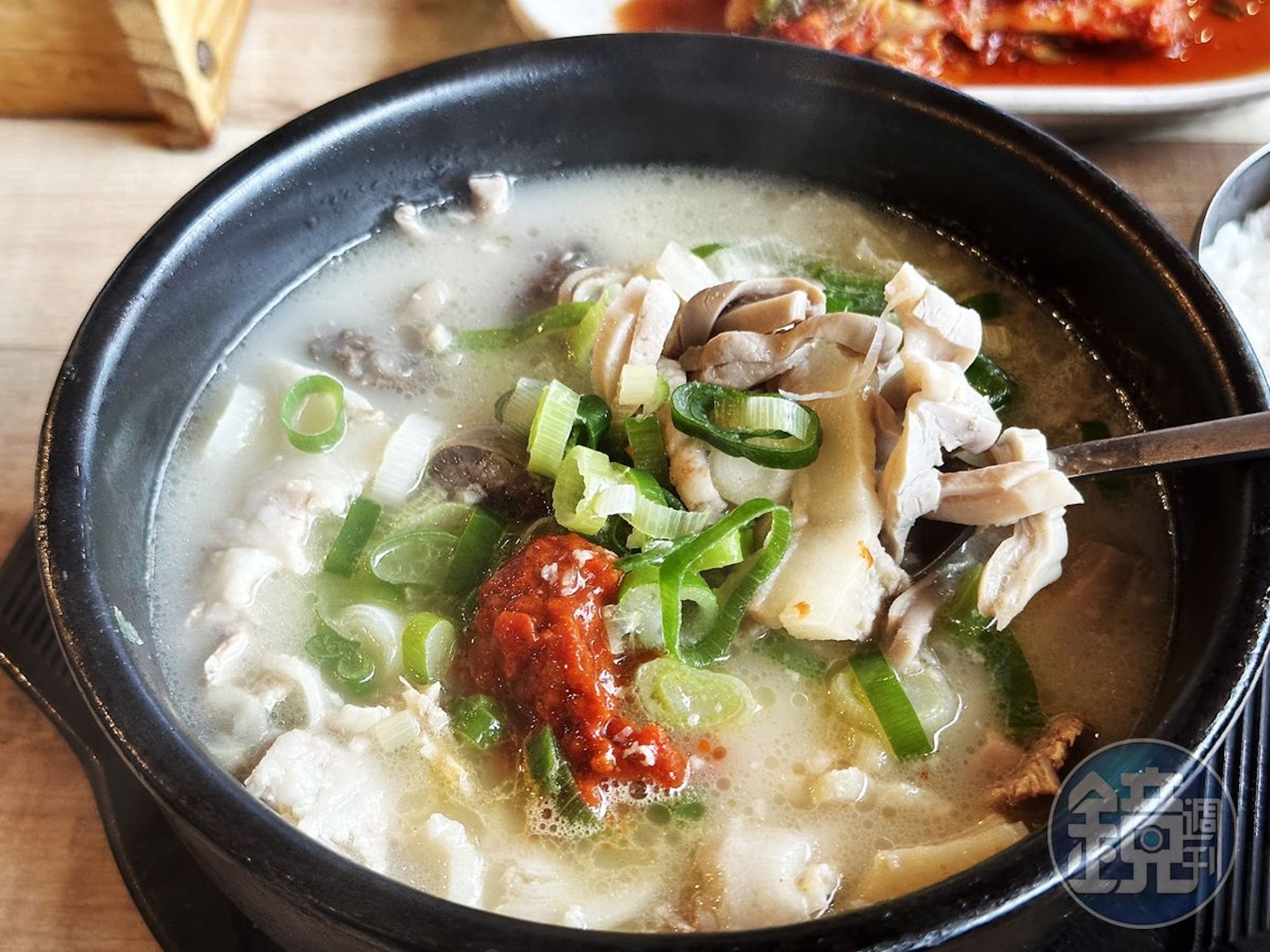 從熱騰騰的豬肉湯飯、釜山魚板到海鮮市場,豐富的在地滋味,成為旅人認識這座港都的重要入口。